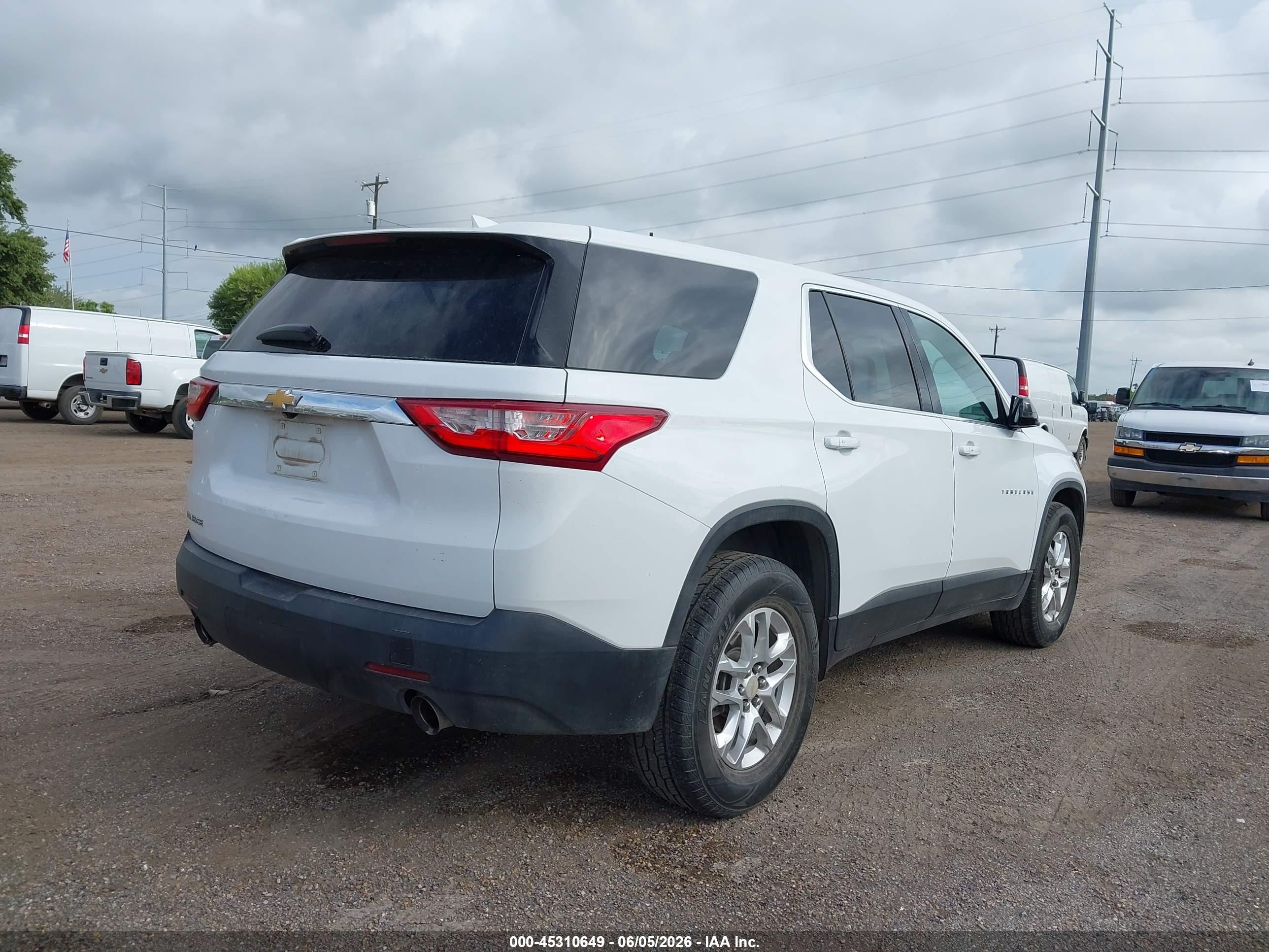 2020 Chevrolet Traverse Fwd Ls White vin: 1GNERFKW2LJ179003