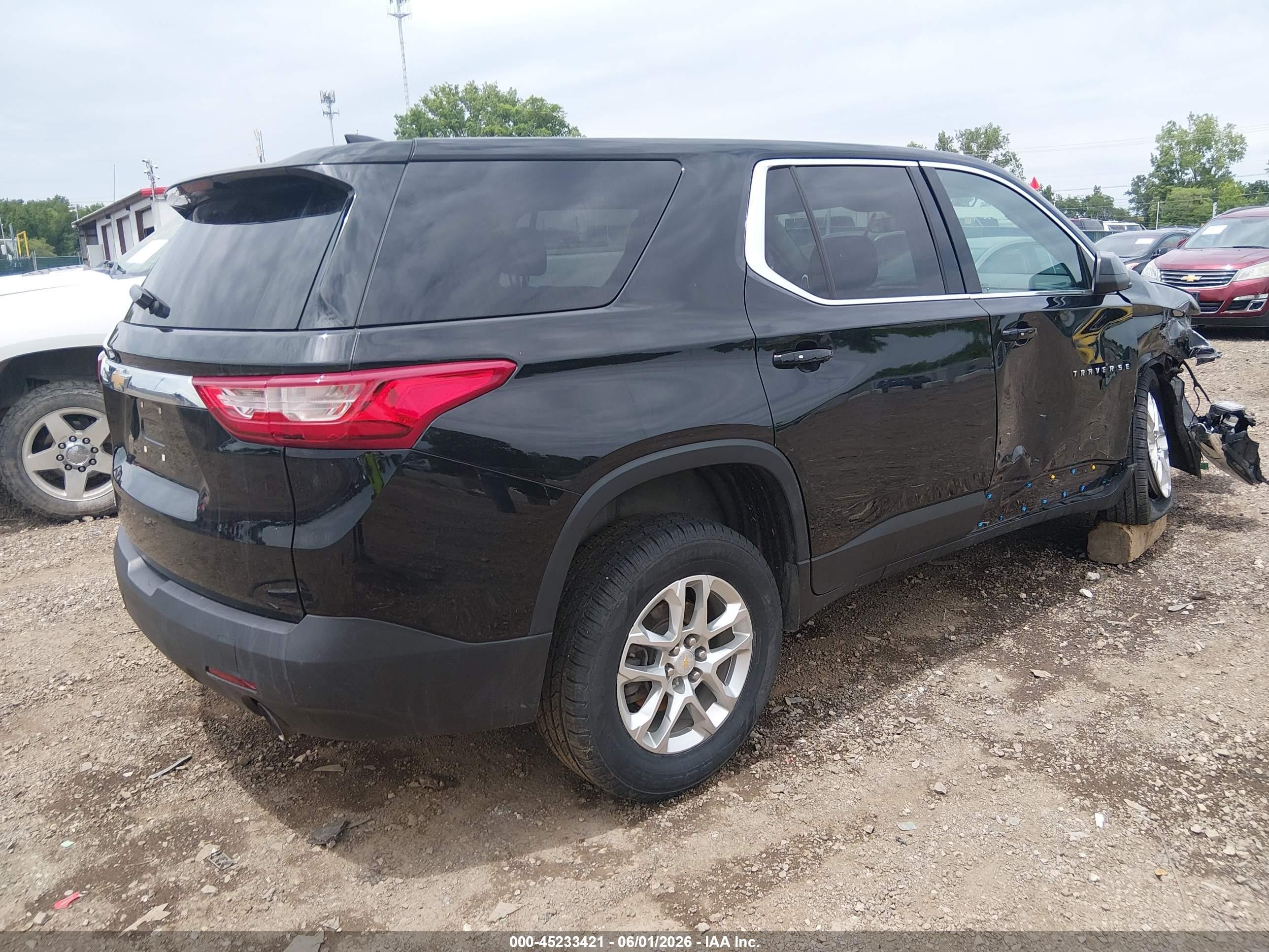 2021 Chevrolet Traverse Fwd Ls Черный vin: 1GNERFKW2MJ243574