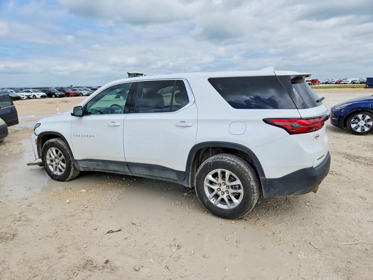 2023 Chevrolet Traverse Ls Белый vin: 1GNERFKW4PJ332423