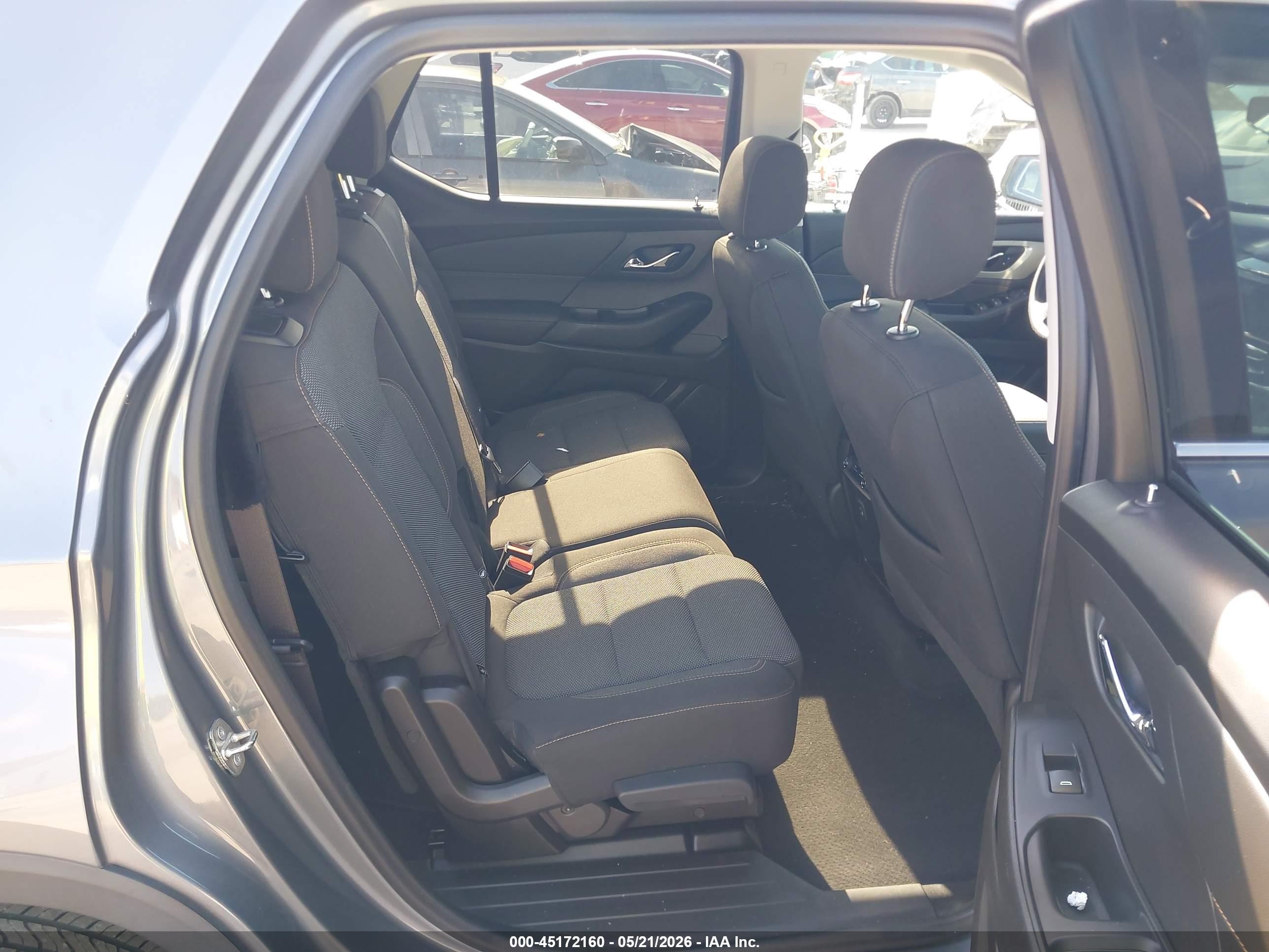 2021 Chevrolet Traverse Fwd Ls Silver vin: 1GNERFKW7MJ229587