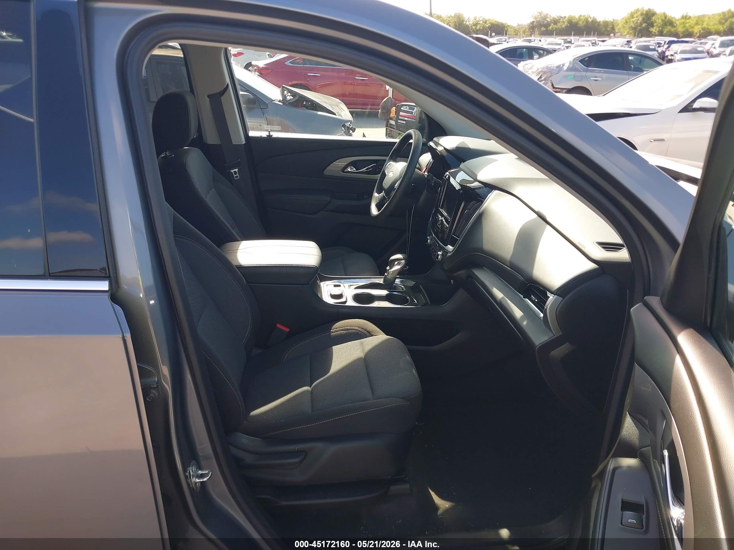 2021 Chevrolet Traverse Fwd Ls Silver vin: 1GNERFKW7MJ229587