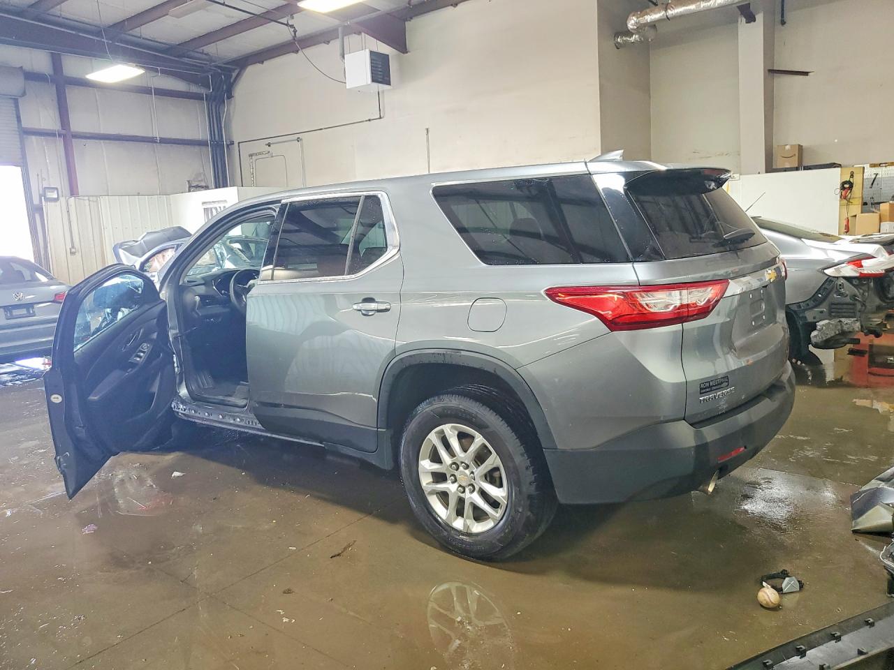 2020 Chevrolet Traverse Ls Серый vin: 1GNERFKW8LJ162514