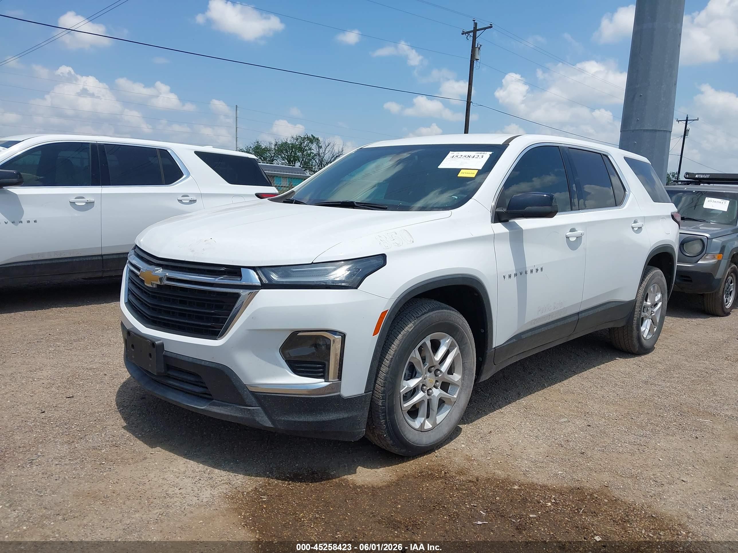 2022 Chevrolet Traverse Fwd Ls White vin: 1GNERFKW8NJ139429