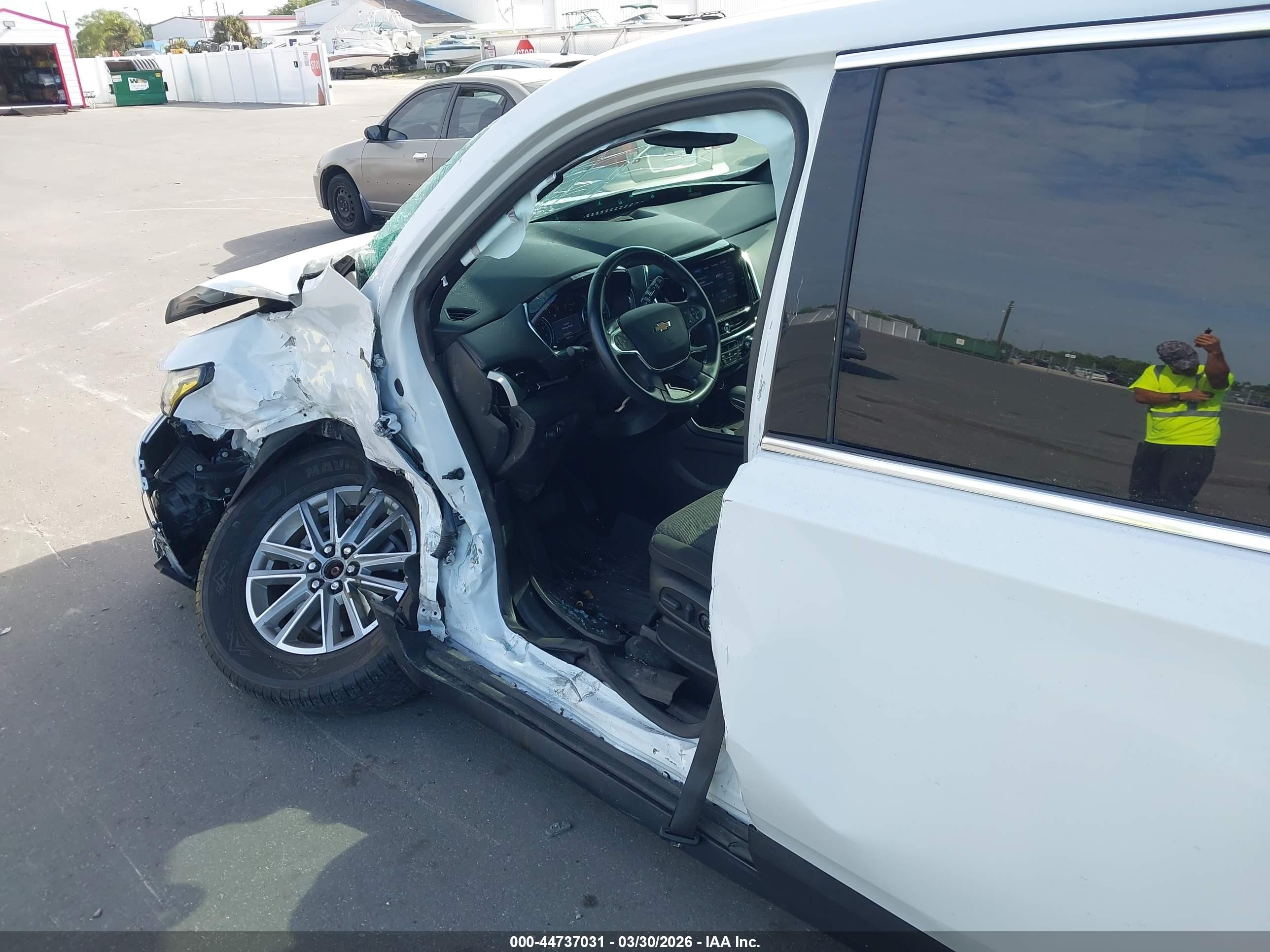 2023 Chevrolet Traverse Fwd Lt Cloth White vin: 1GNERGKW3PJ225434