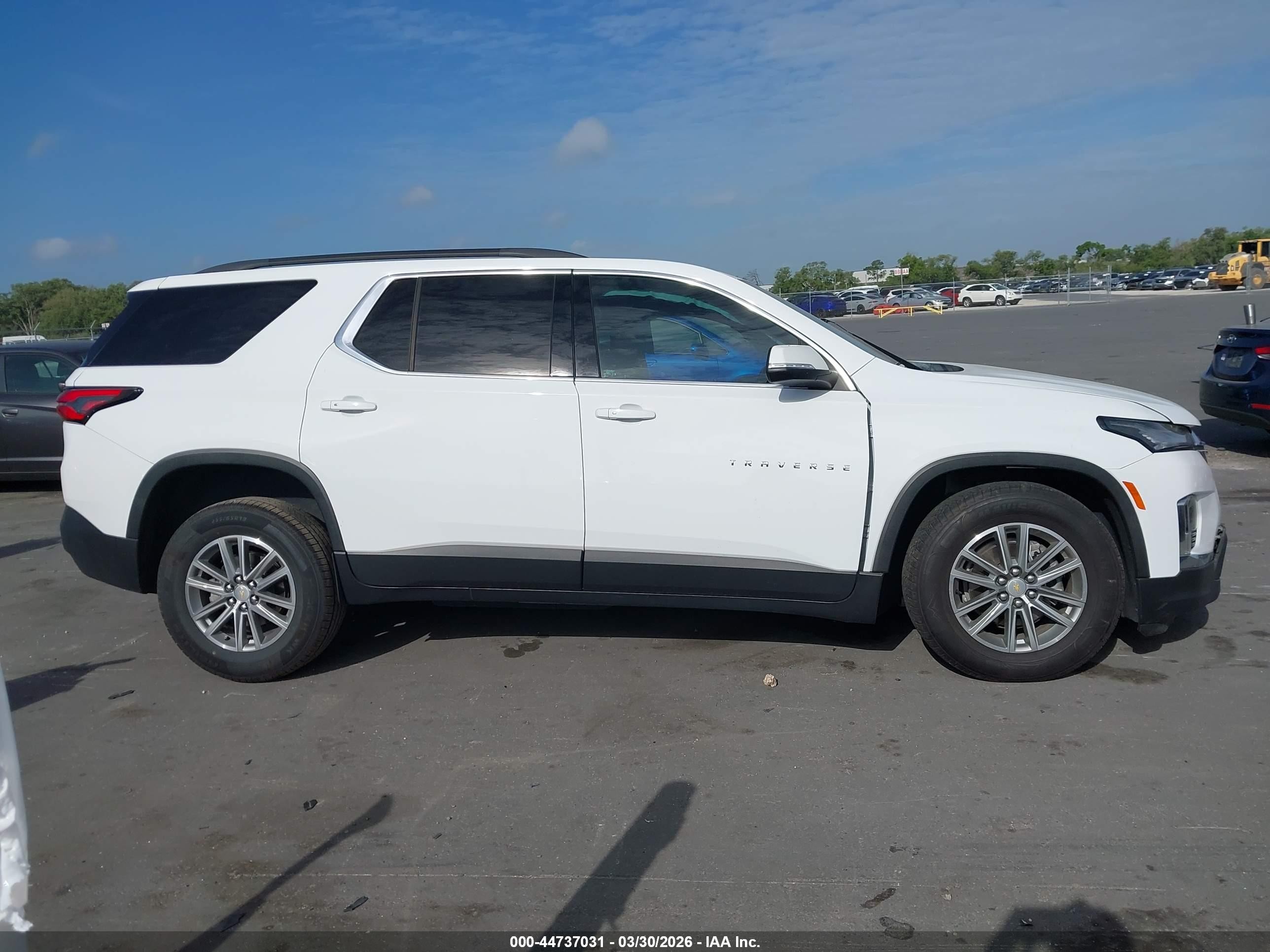 2023 Chevrolet Traverse Fwd Lt Cloth White vin: 1GNERGKW3PJ225434
