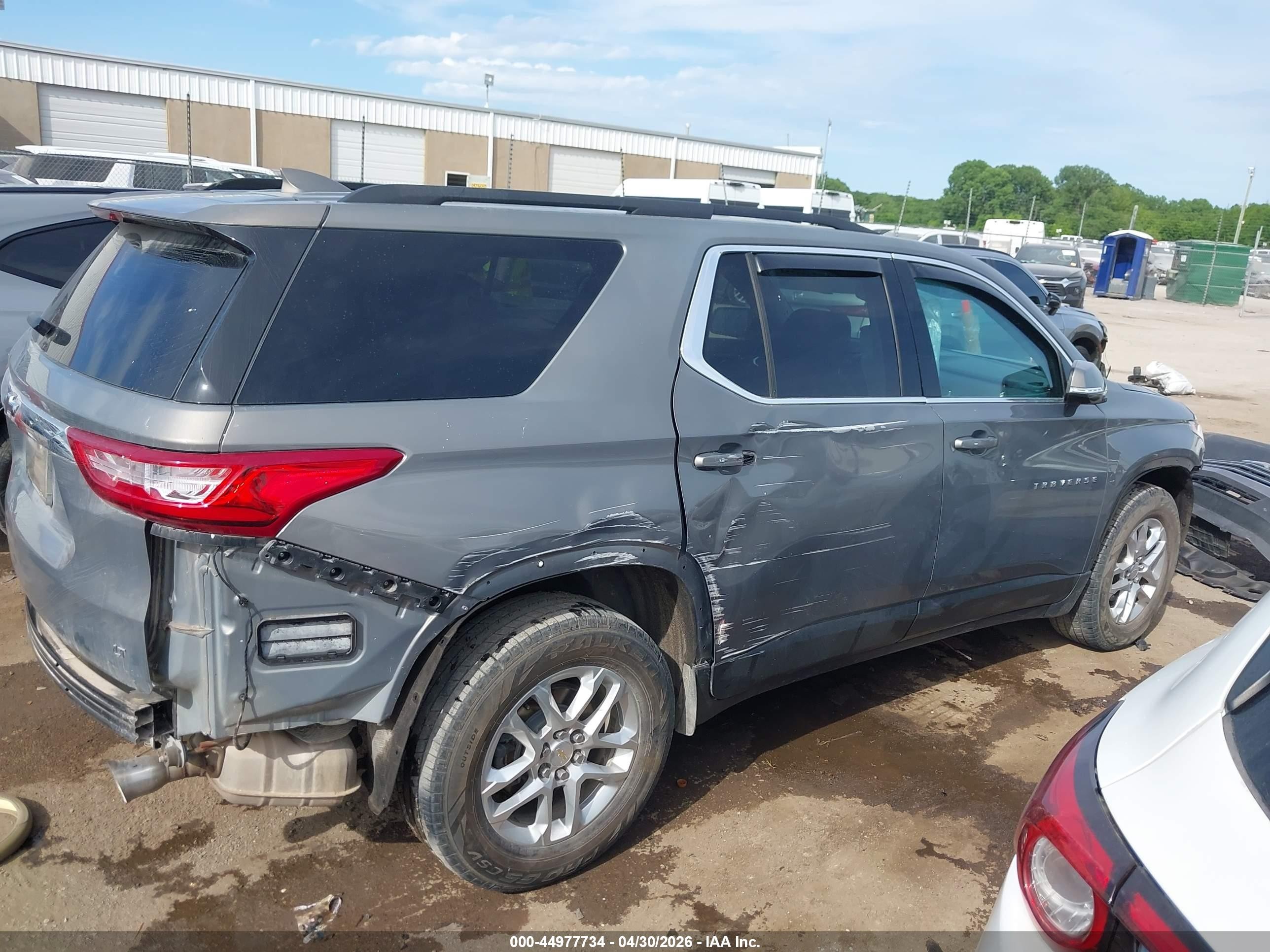 2019 Chevrolet Traverse 1lt Серый vin: 1GNERGKW4KJ183381