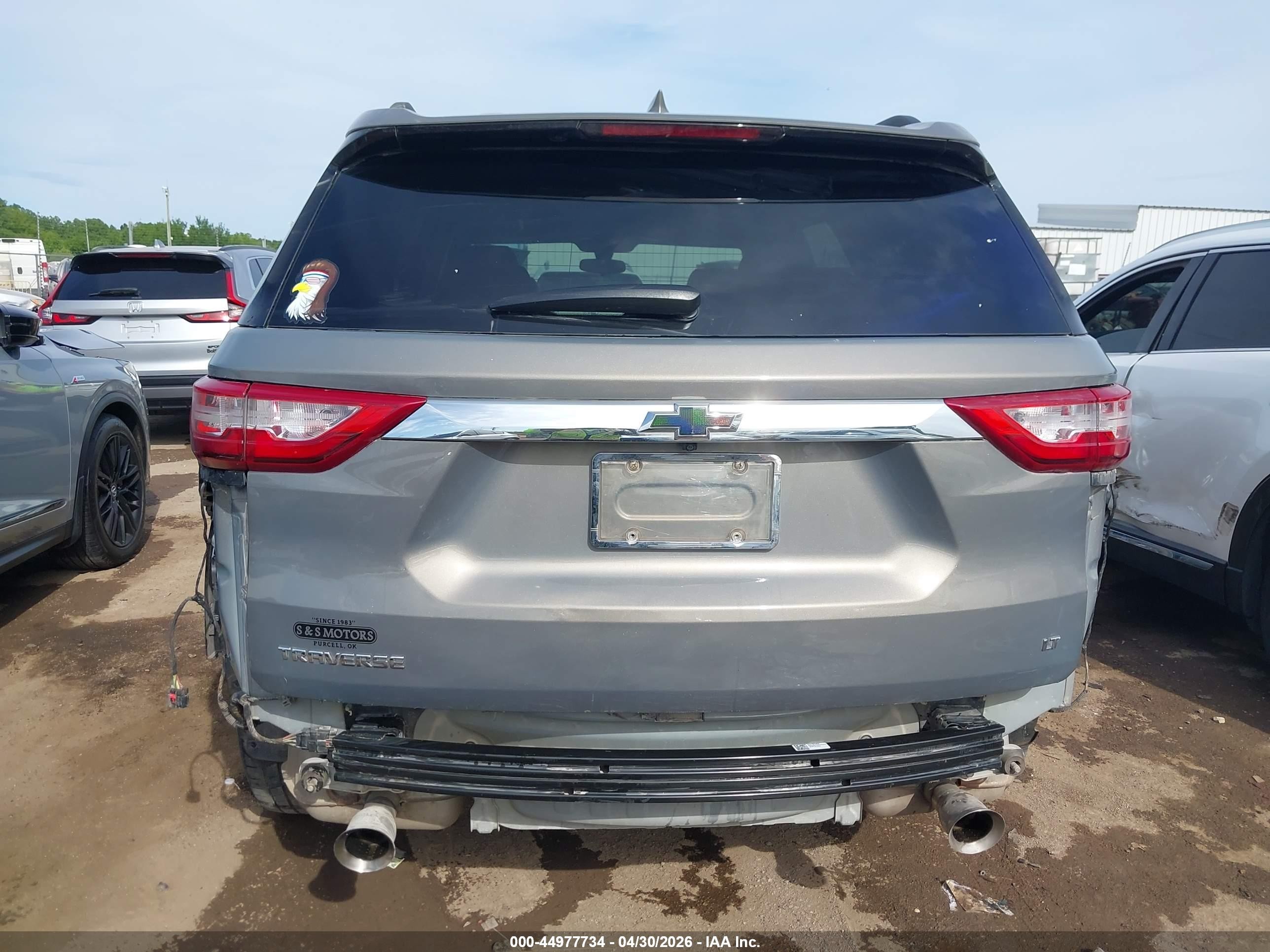 2019 Chevrolet Traverse 1lt Серый vin: 1GNERGKW4KJ183381
