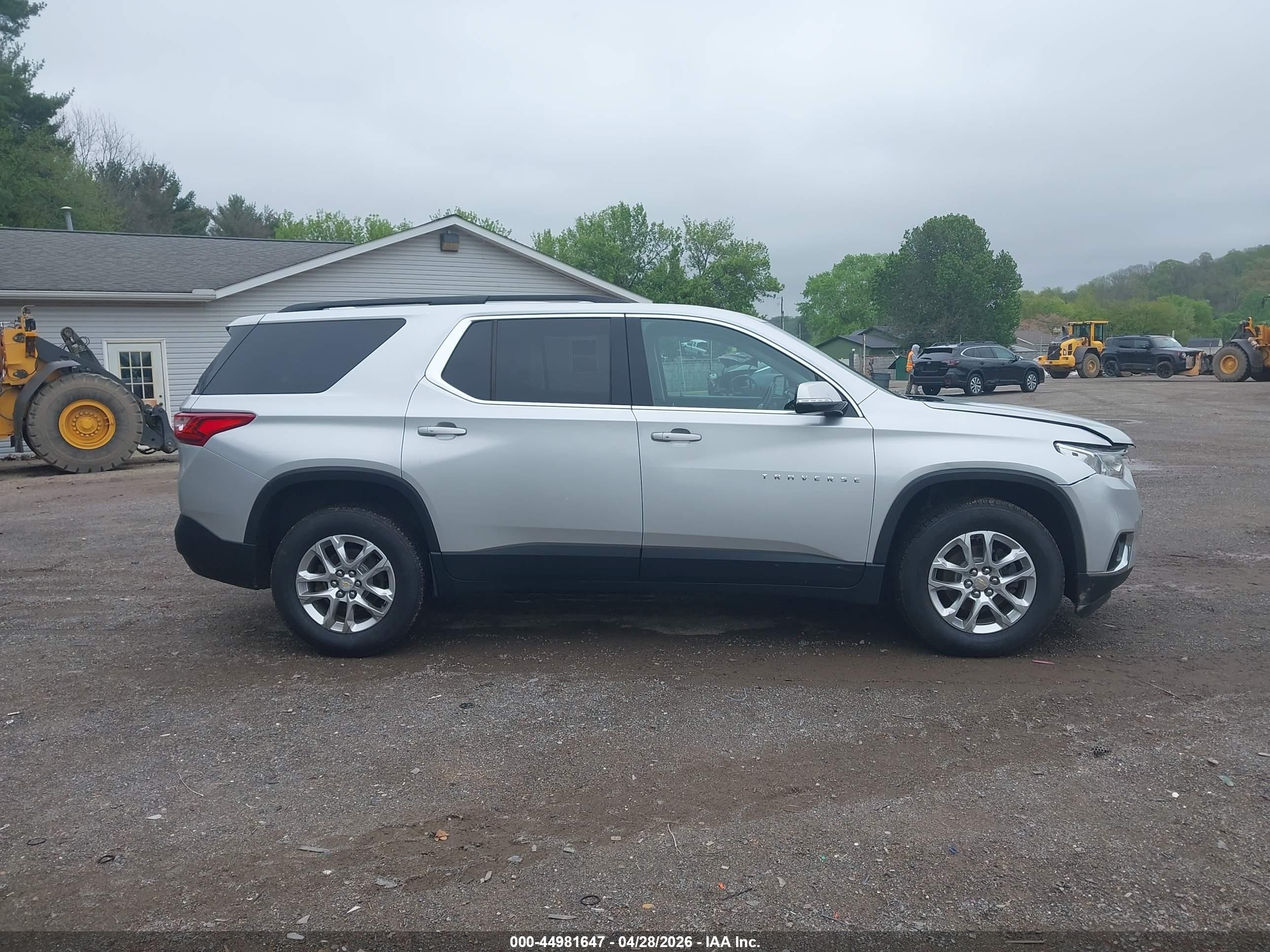 2019 Chevrolet Traverse 1lt Silver vin: 1GNERGKW4KJ230814