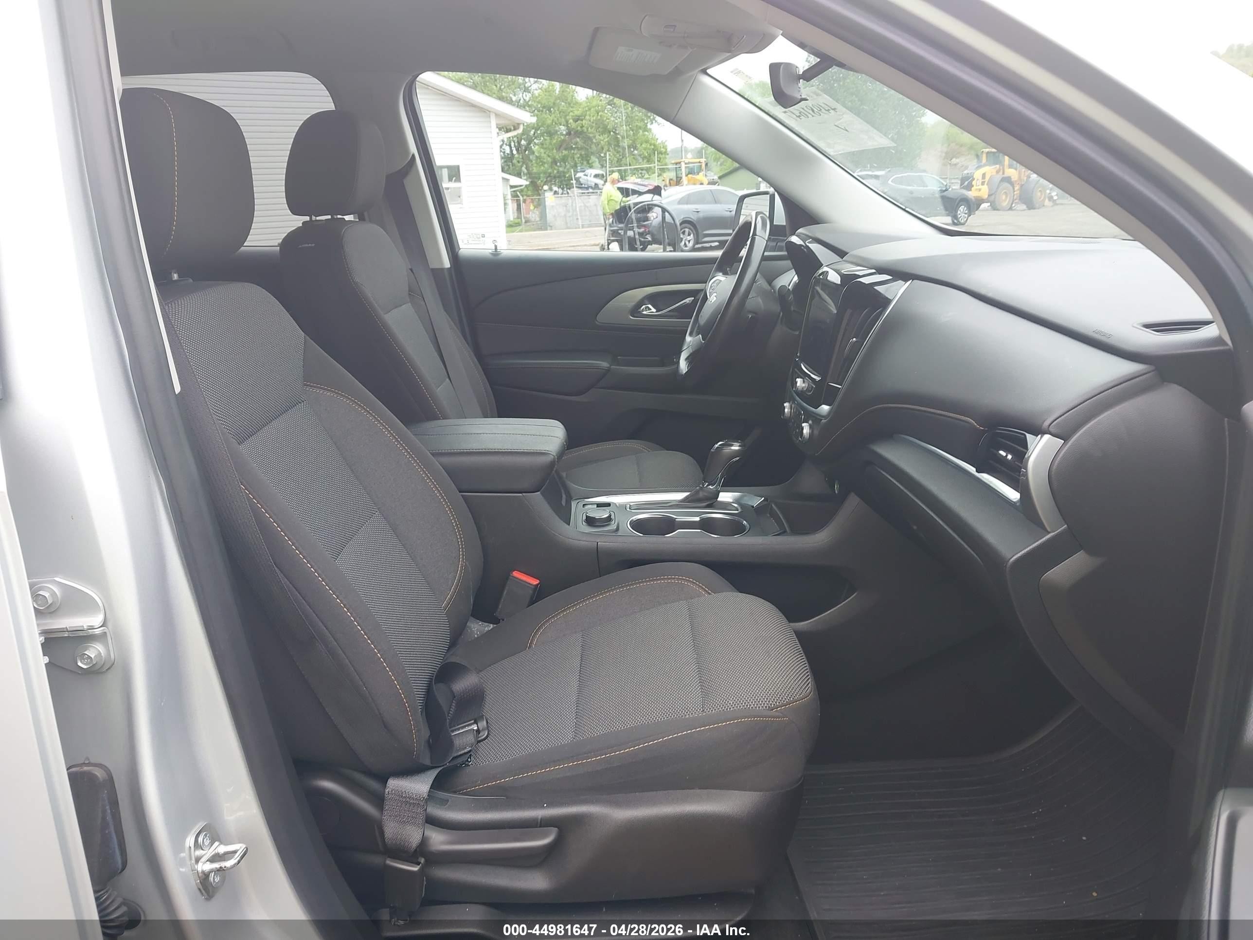 2019 Chevrolet Traverse 1lt Silver vin: 1GNERGKW4KJ230814
