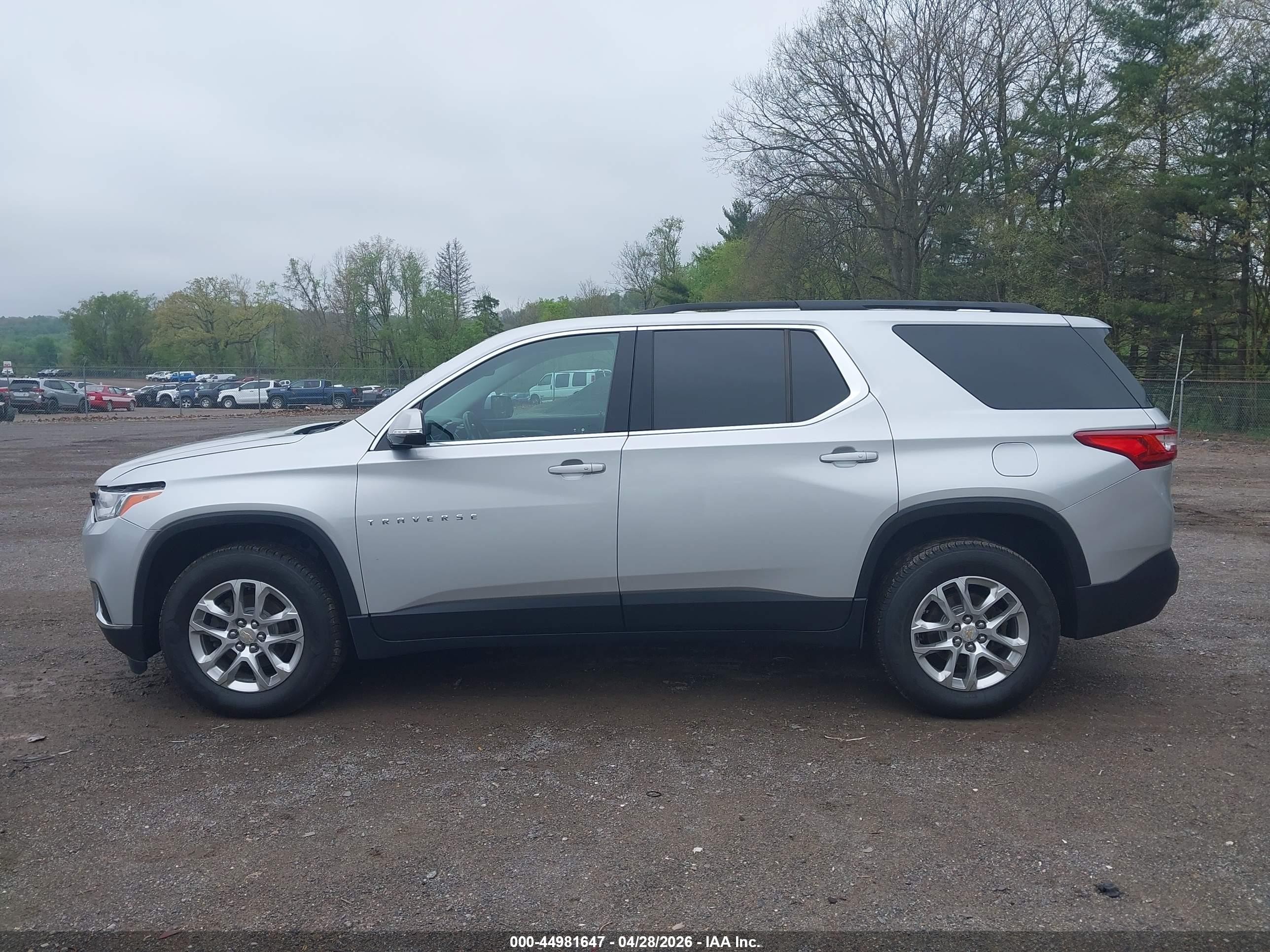 2019 Chevrolet Traverse 1lt Silver vin: 1GNERGKW4KJ230814