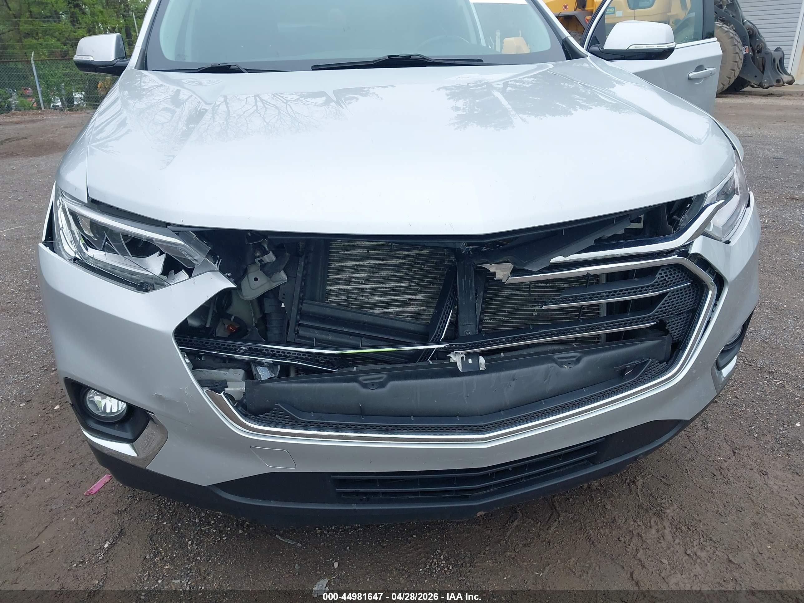 2019 Chevrolet Traverse 1lt Silver vin: 1GNERGKW4KJ230814