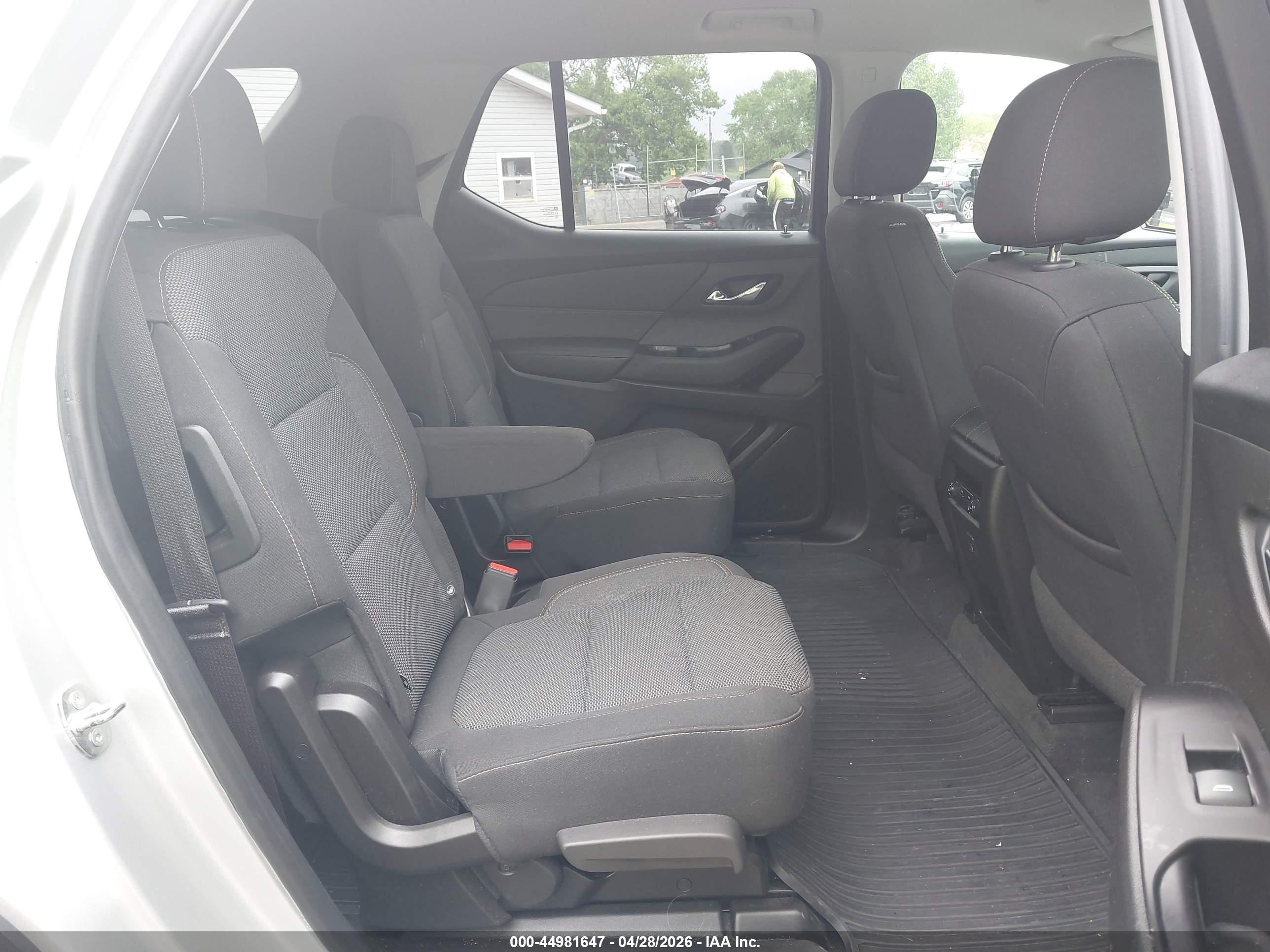 2019 Chevrolet Traverse 1lt Silver vin: 1GNERGKW4KJ230814