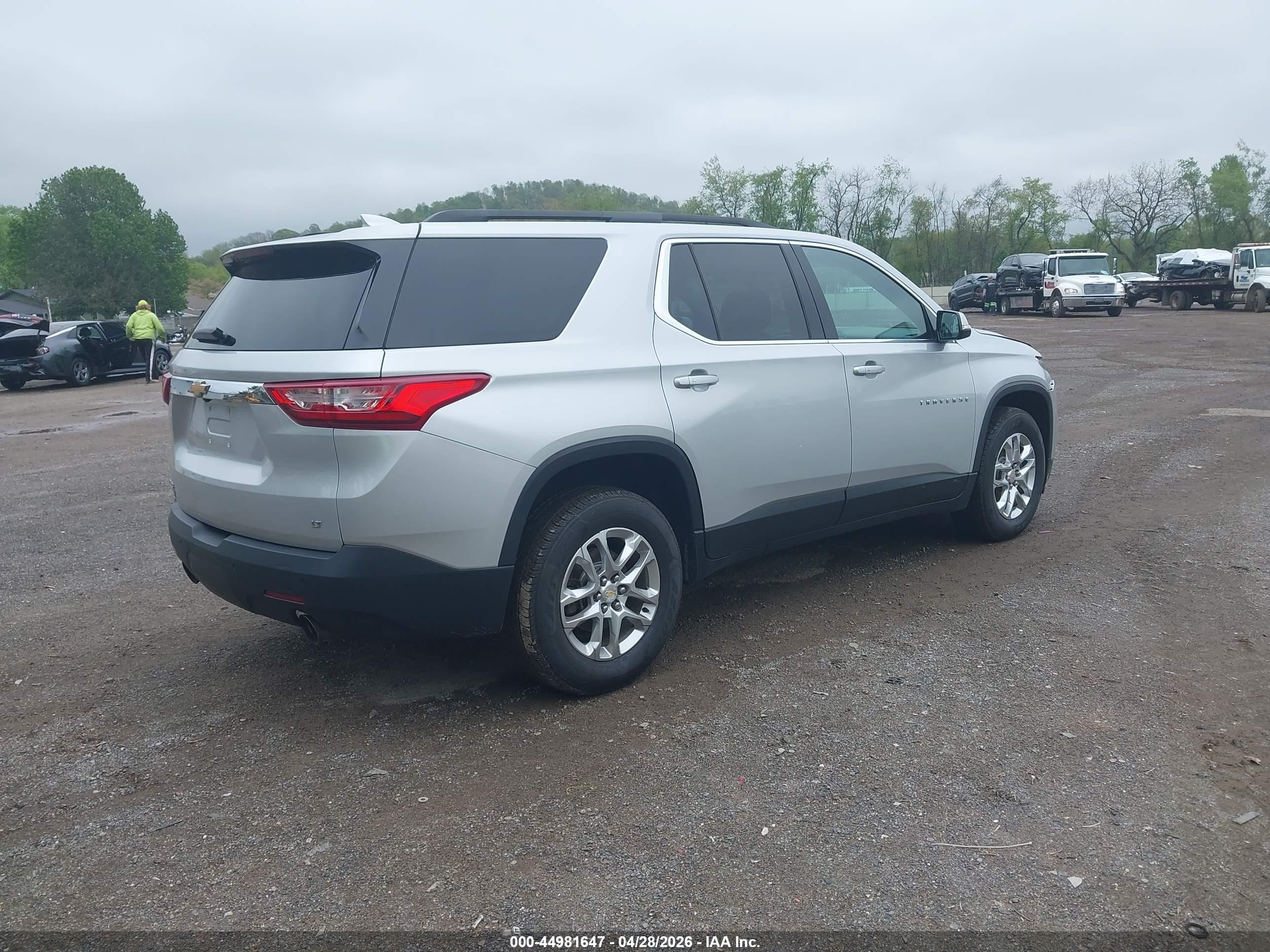 2019 Chevrolet Traverse 1lt Silver vin: 1GNERGKW4KJ230814