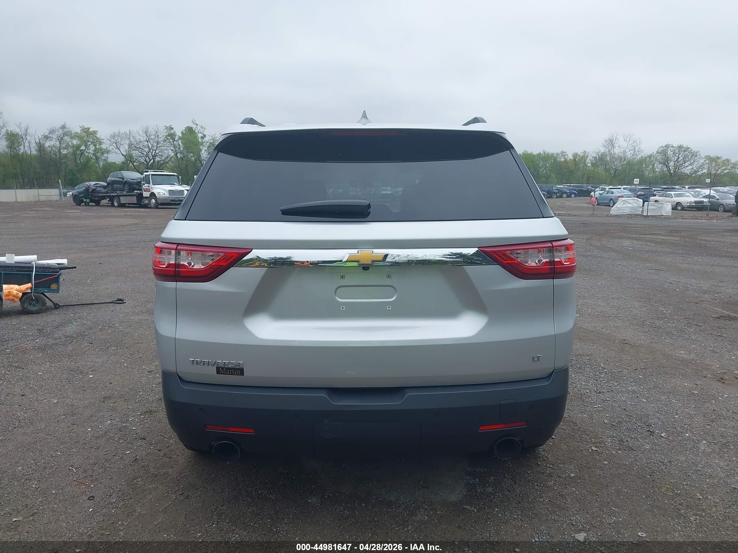 2019 Chevrolet Traverse 1lt Silver vin: 1GNERGKW4KJ230814