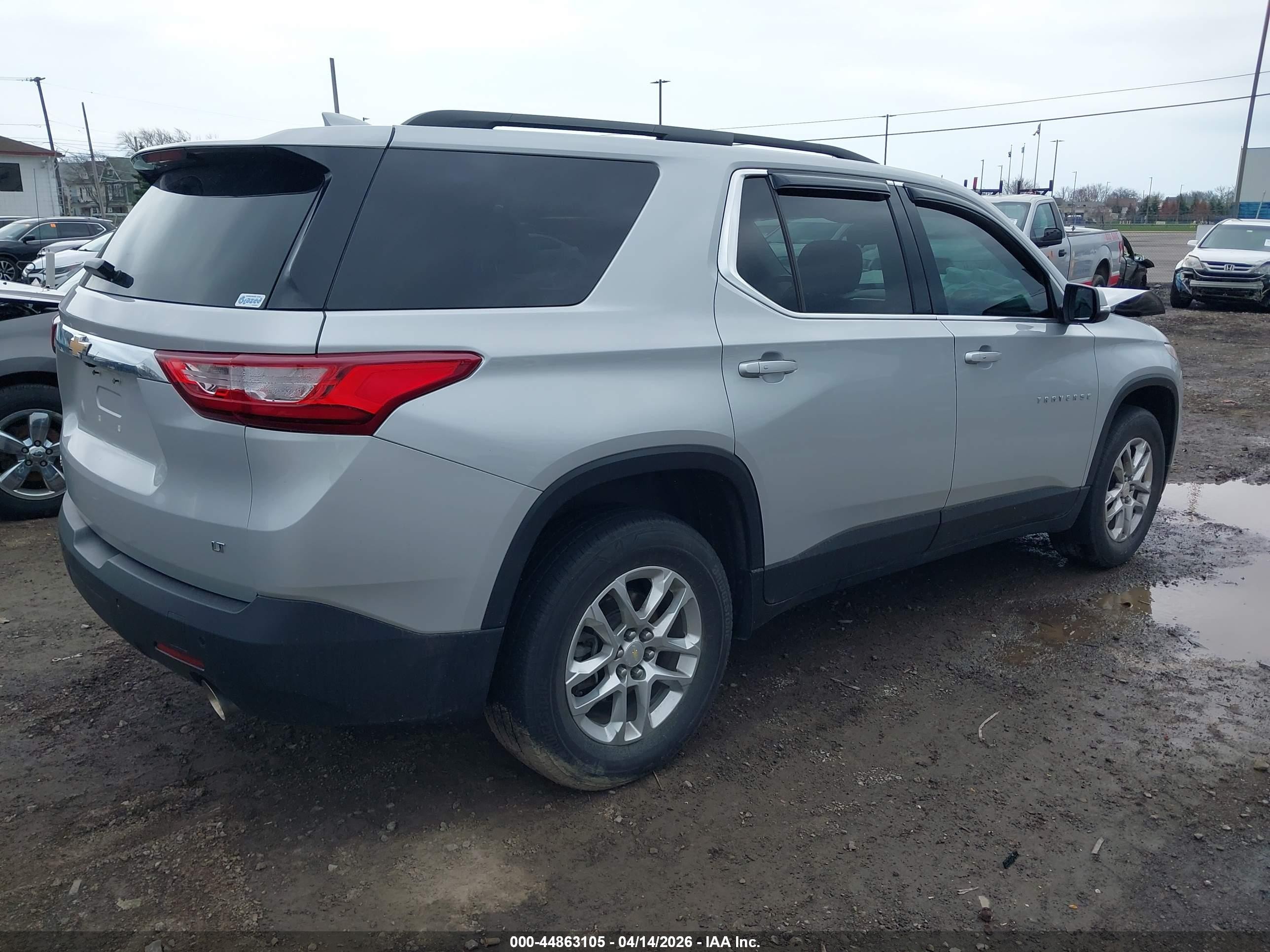 2021 Chevrolet Traverse Fwd Lt Cloth Silver vin: 1GNERGKW4MJ146561