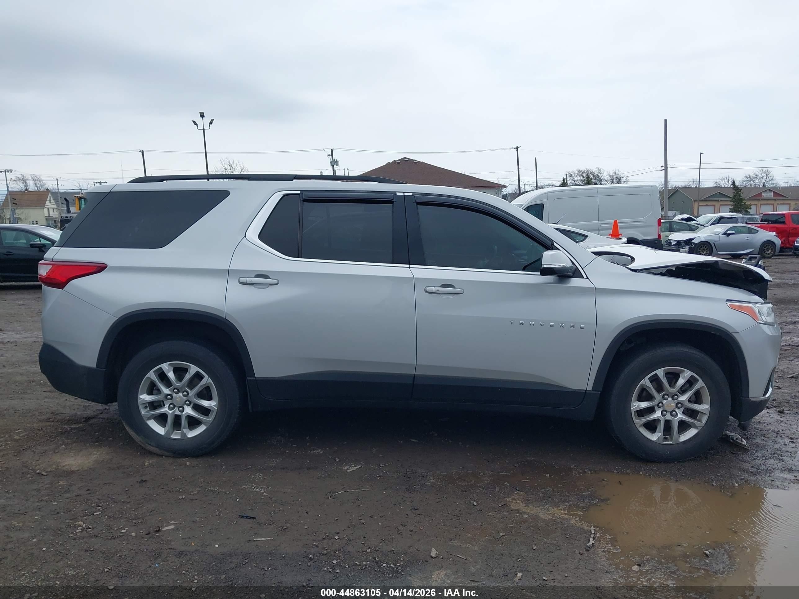 2021 Chevrolet Traverse Fwd Lt Cloth Silver vin: 1GNERGKW4MJ146561