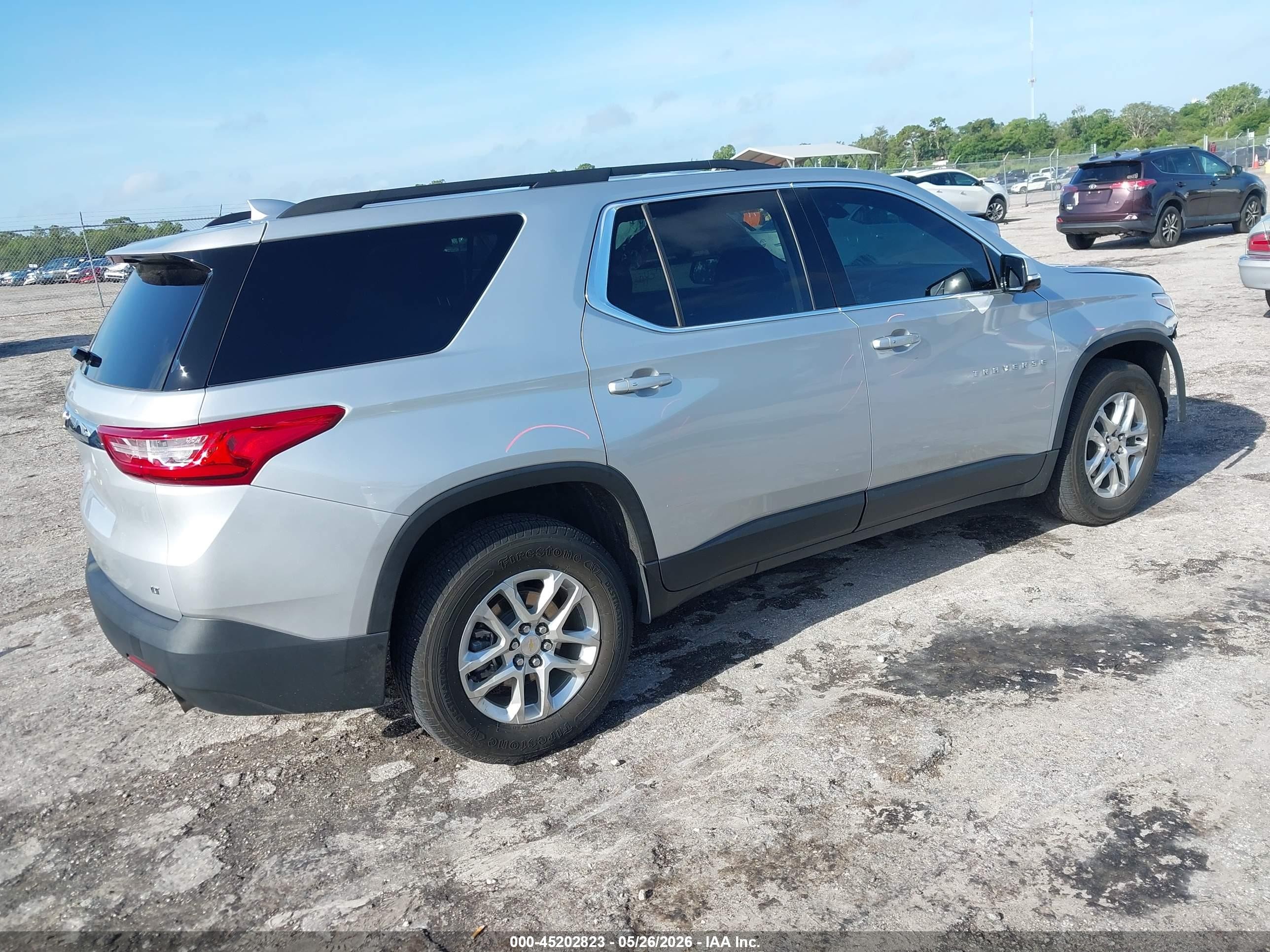 2020 Chevrolet Traverse Fwd Lt Cloth Серебряный vin: 1GNERGKW5LJ306574