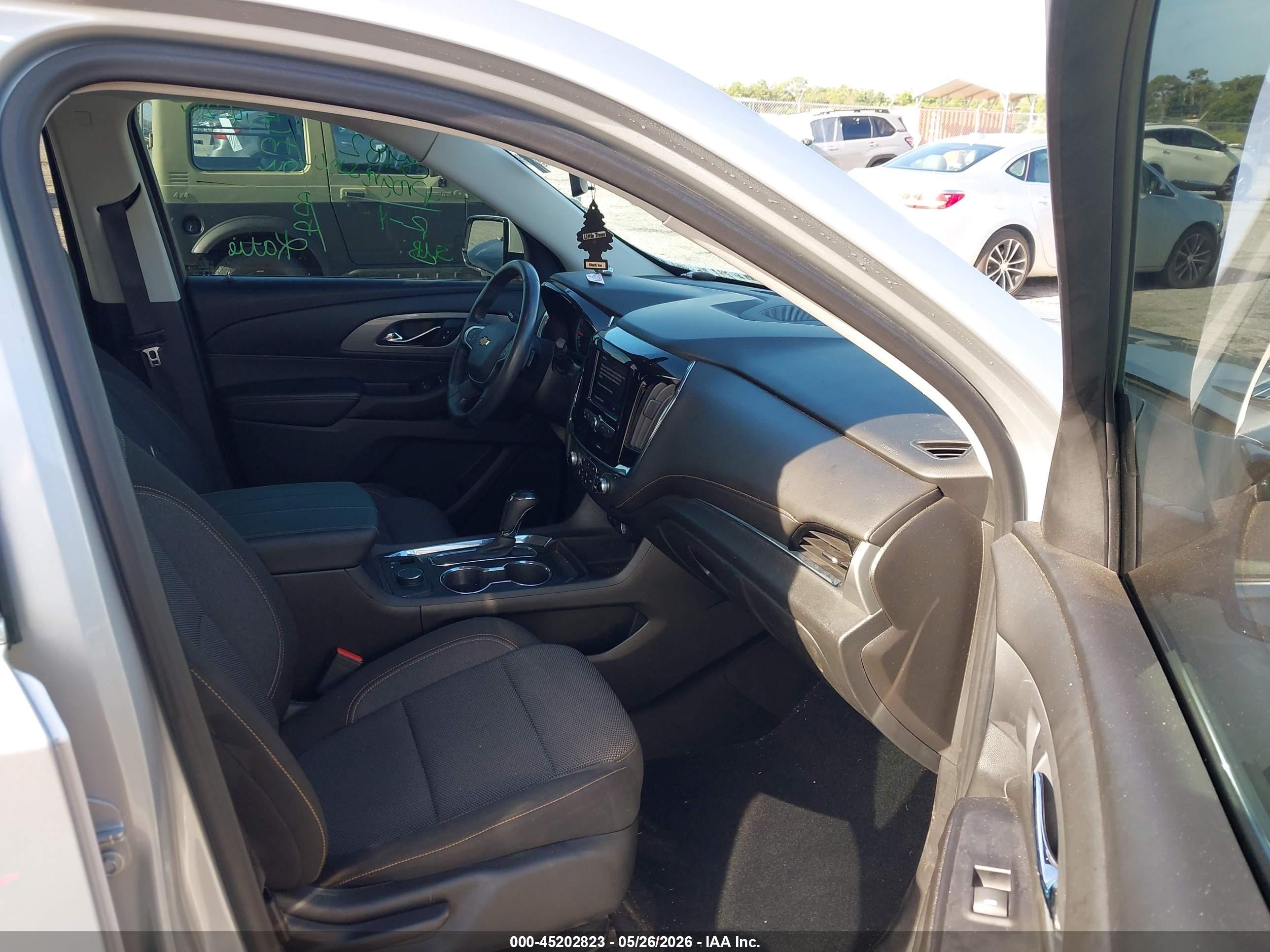 2020 Chevrolet Traverse Fwd Lt Cloth Серебряный vin: 1GNERGKW5LJ306574