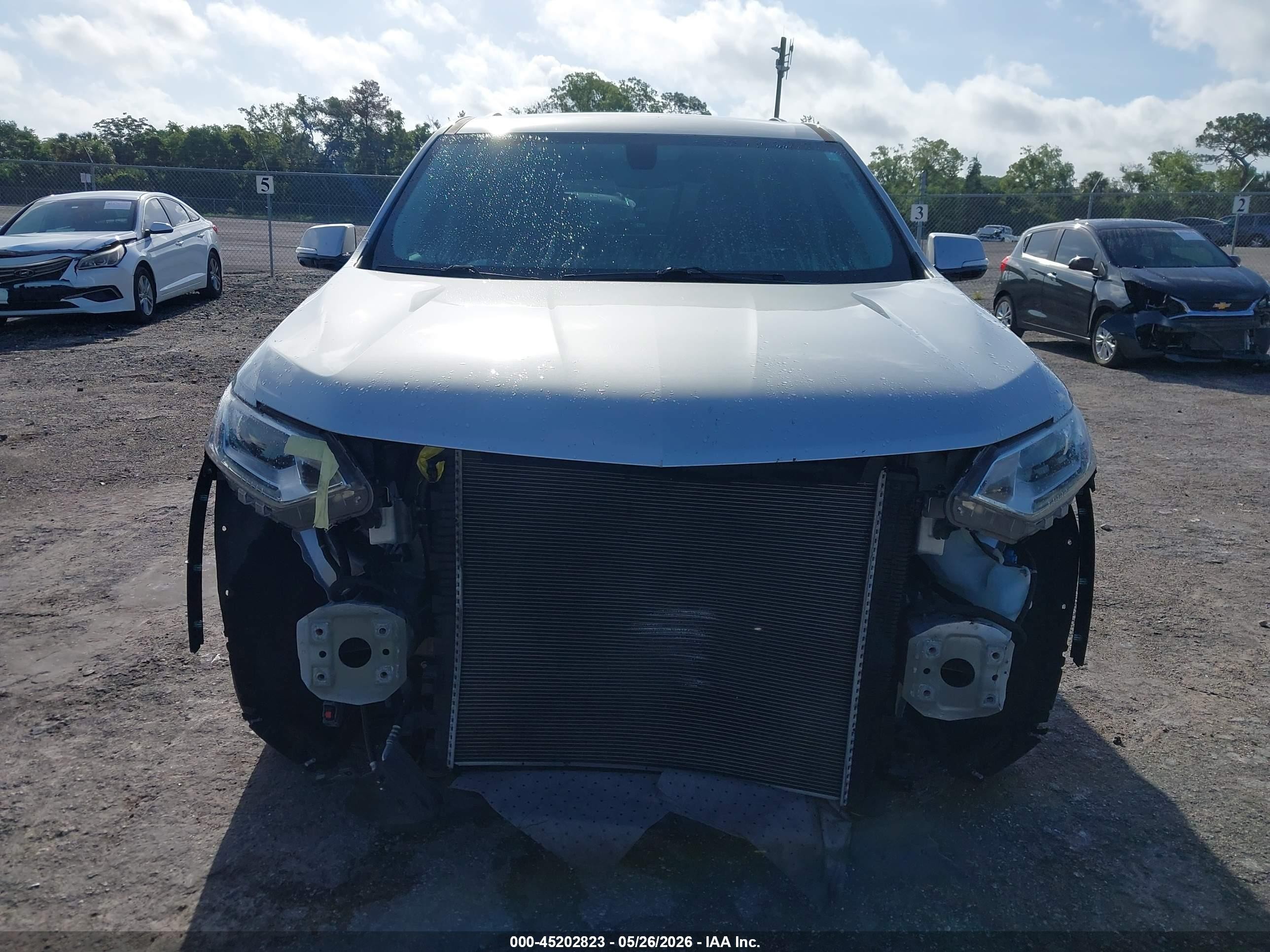 2020 Chevrolet Traverse Fwd Lt Cloth Серебряный vin: 1GNERGKW5LJ306574