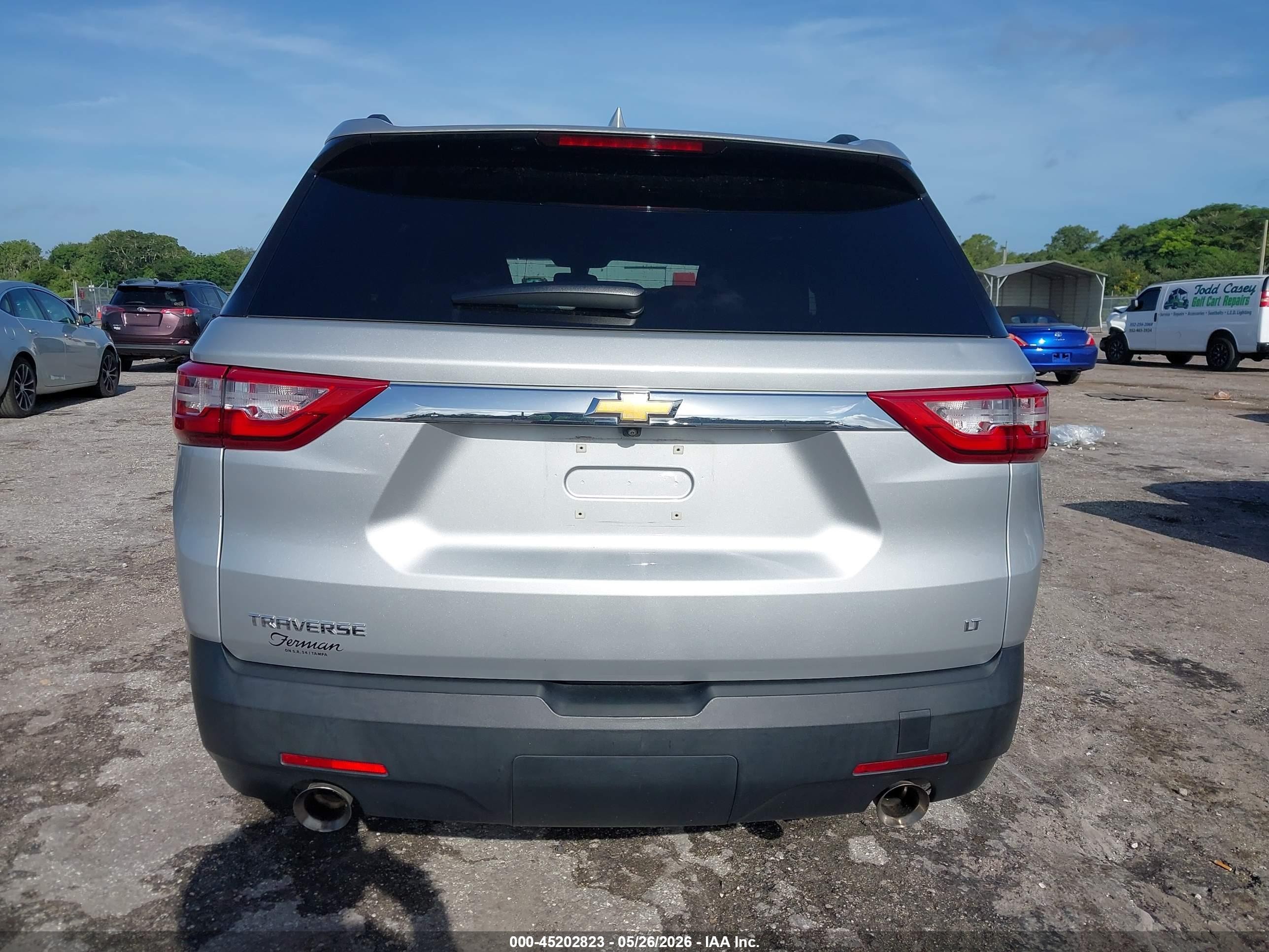 2020 Chevrolet Traverse Fwd Lt Cloth Серебряный vin: 1GNERGKW5LJ306574