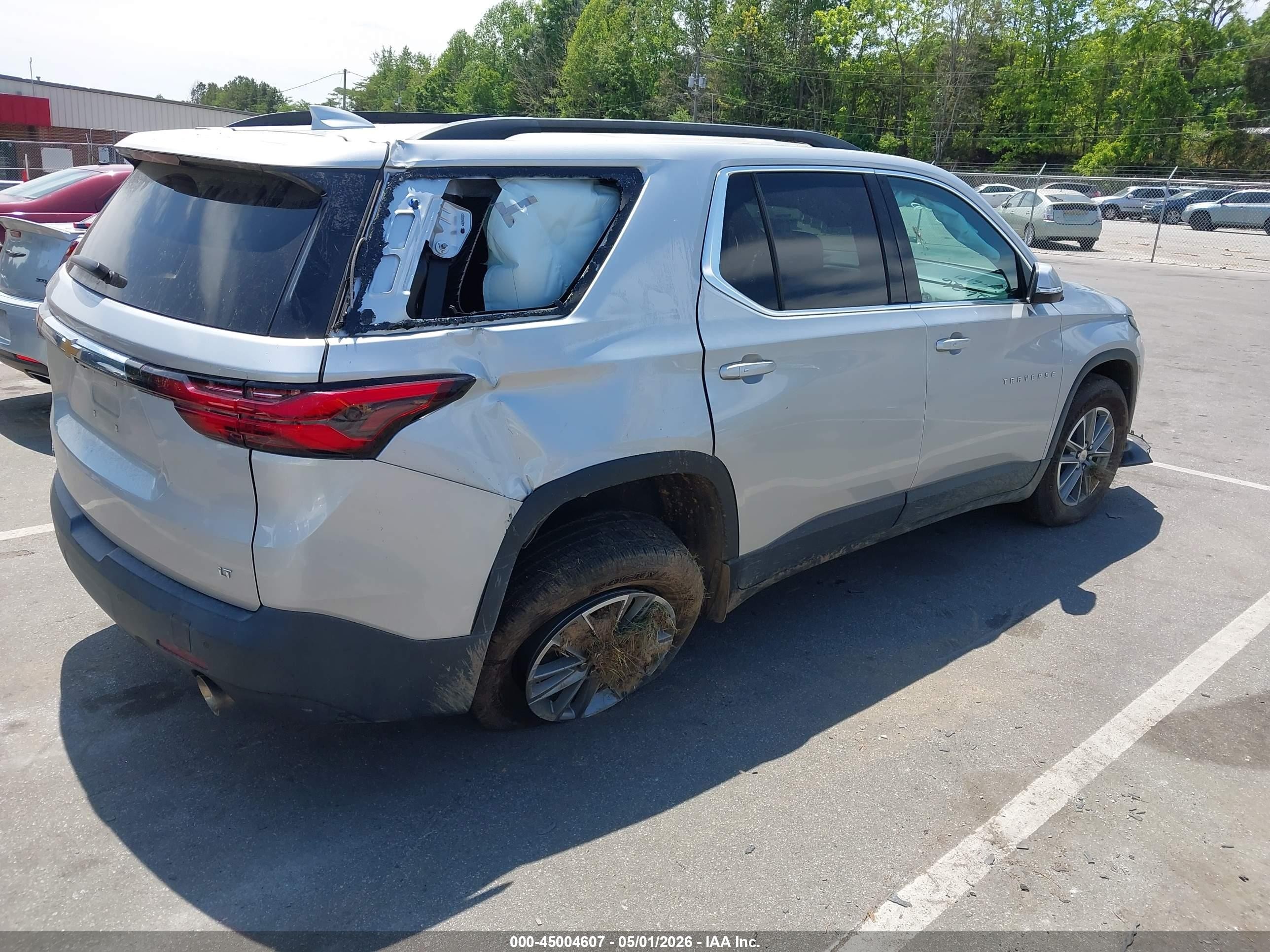 2022 Chevrolet Traverse Fwd Lt Cloth Silver vin: 1GNERGKW7NJ116181