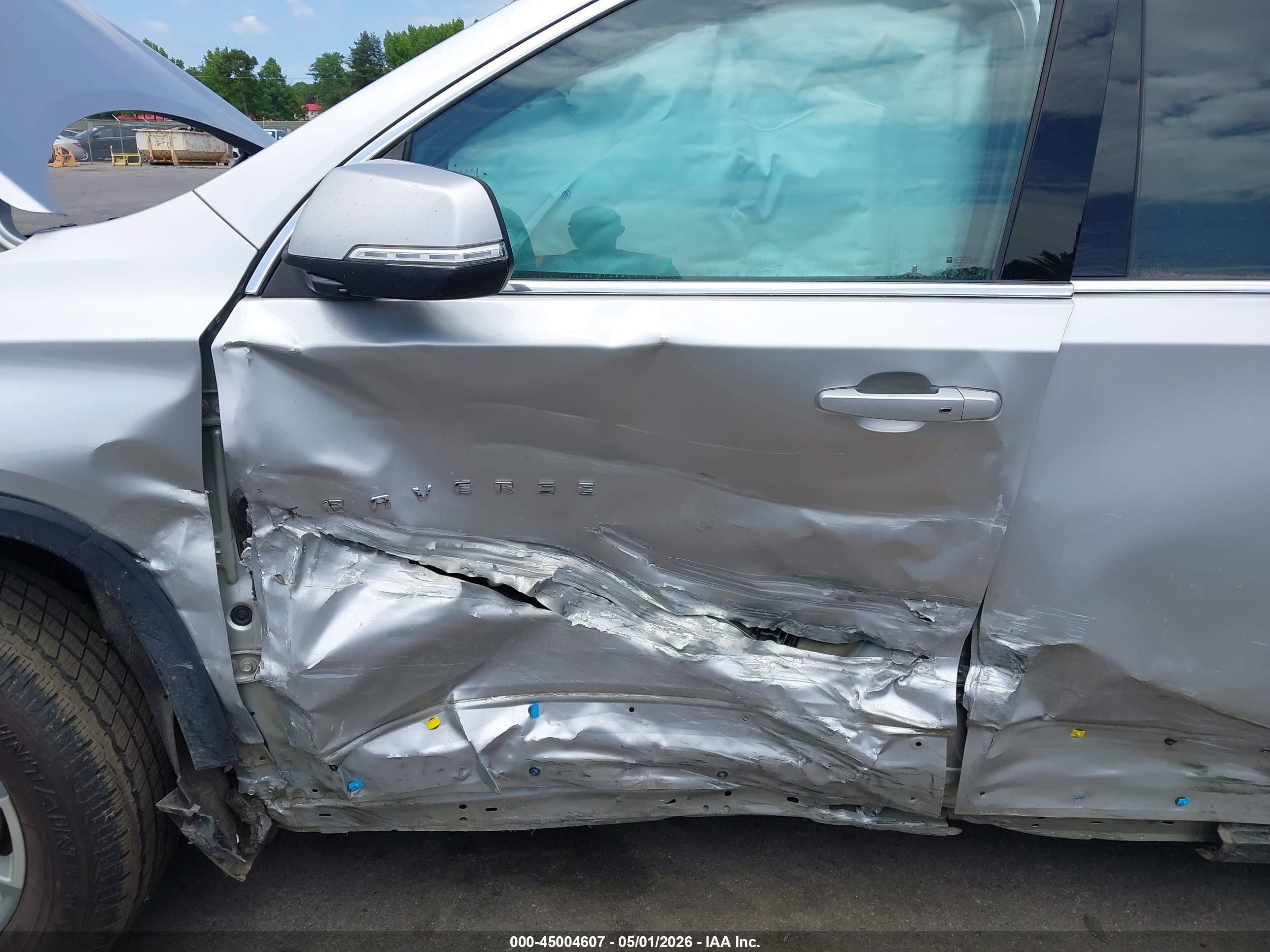 2022 Chevrolet Traverse Fwd Lt Cloth Silver vin: 1GNERGKW7NJ116181