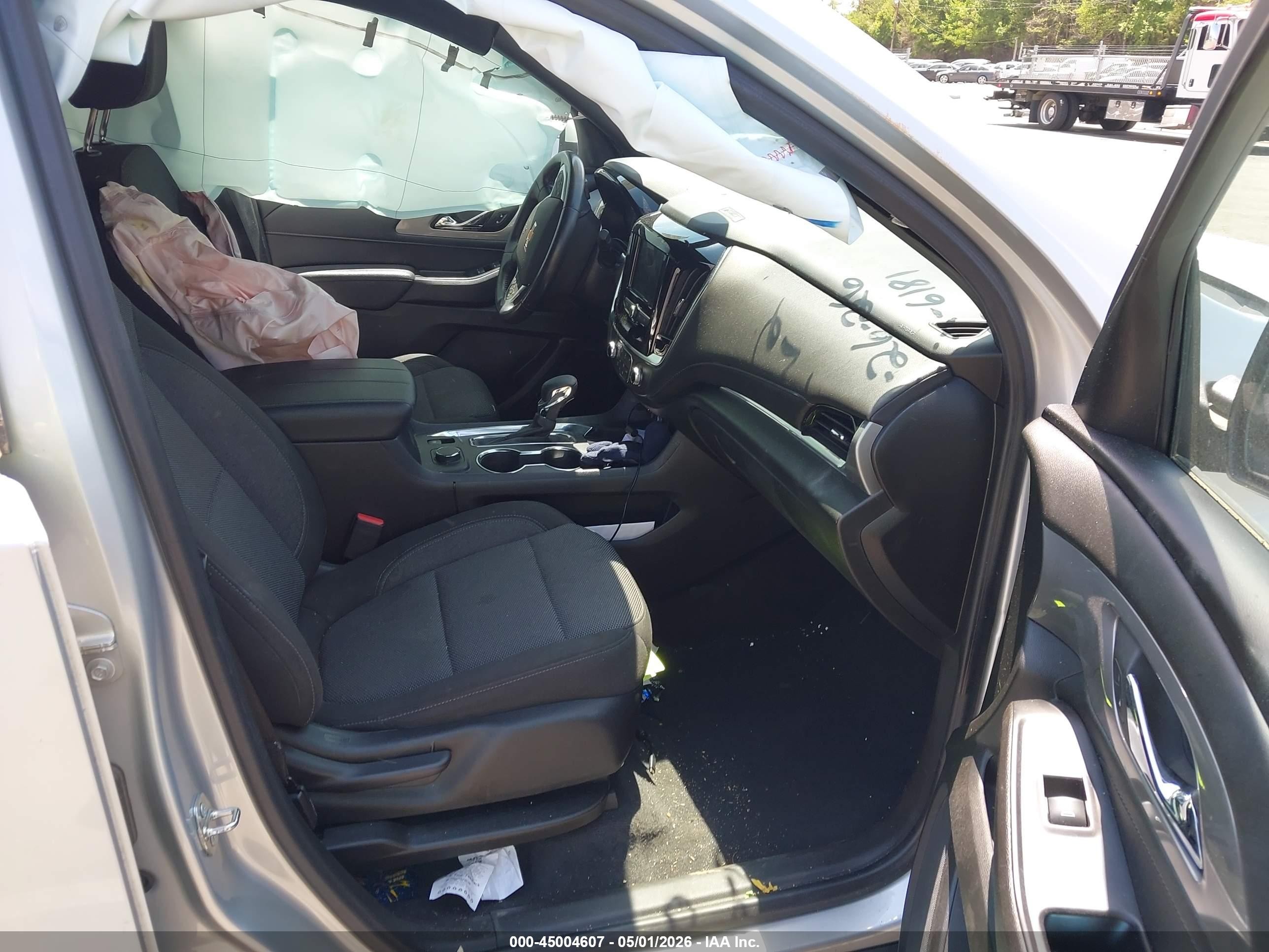 2022 Chevrolet Traverse Fwd Lt Cloth Silver vin: 1GNERGKW7NJ116181