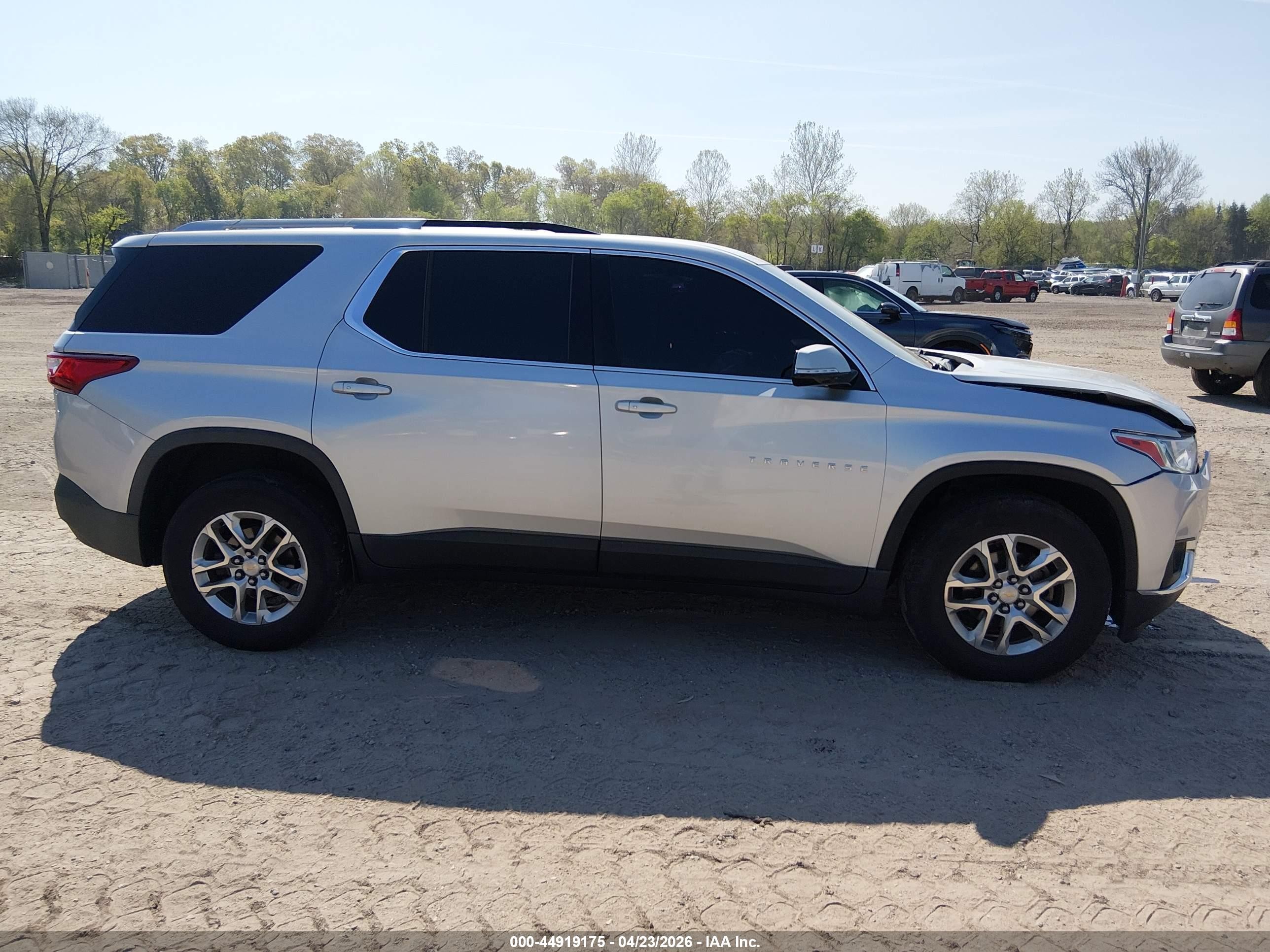 2018 Chevrolet Traverse 1lt Silver vin: 1GNERGKWXJJ187286