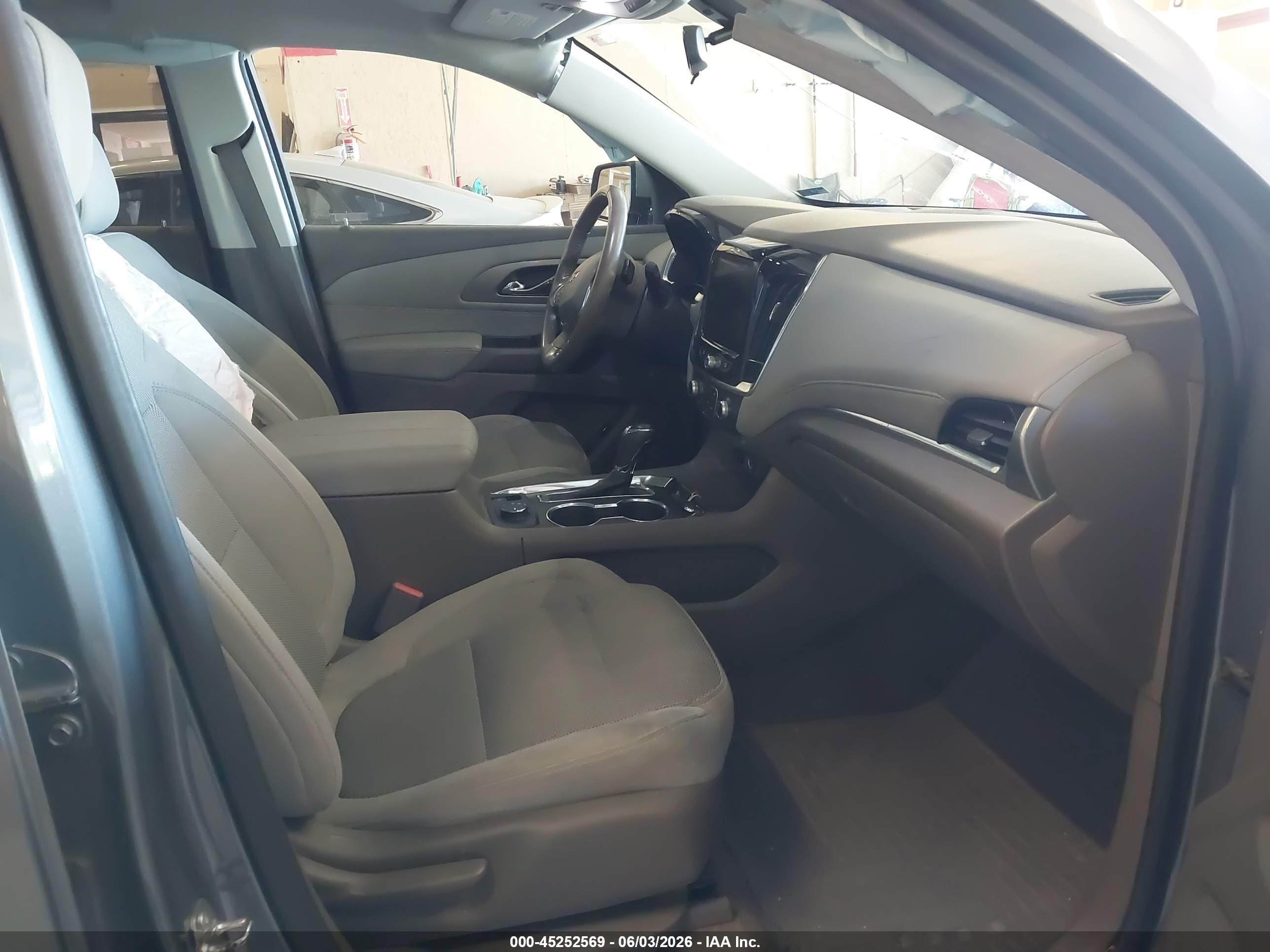 2019 Chevrolet Traverse 1lt Gray vin: 1GNERGKWXKJ154807