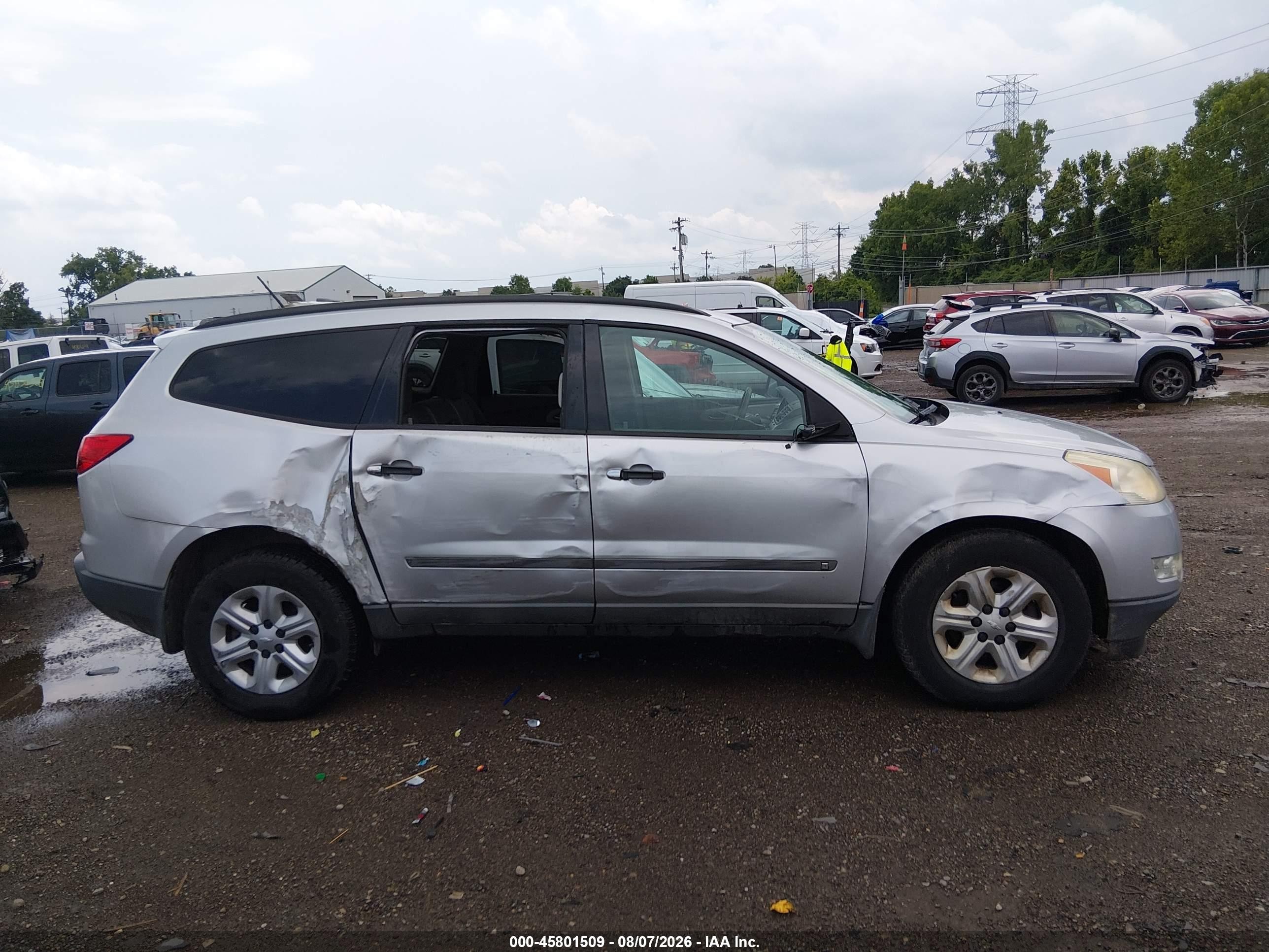 2009 Chevrolet Traverse Ls Silver vin: 1GNEV13D39S176450