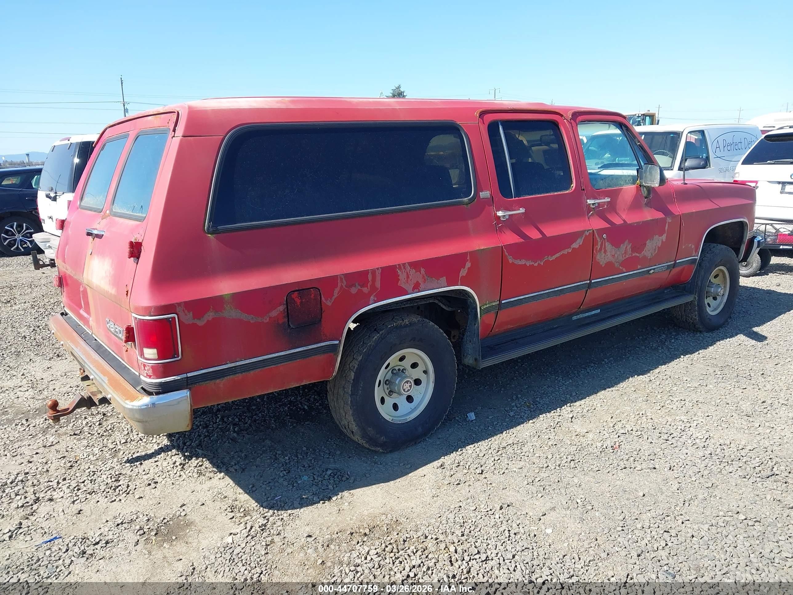 1990 Chevrolet Suburban V1500 Red vin: 1GNEV16K0LF180725