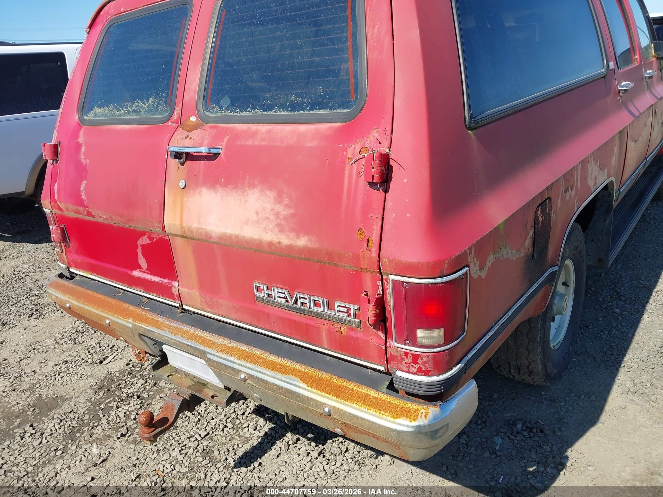 1990 Chevrolet Suburban V1500 Red vin: 1GNEV16K0LF180725