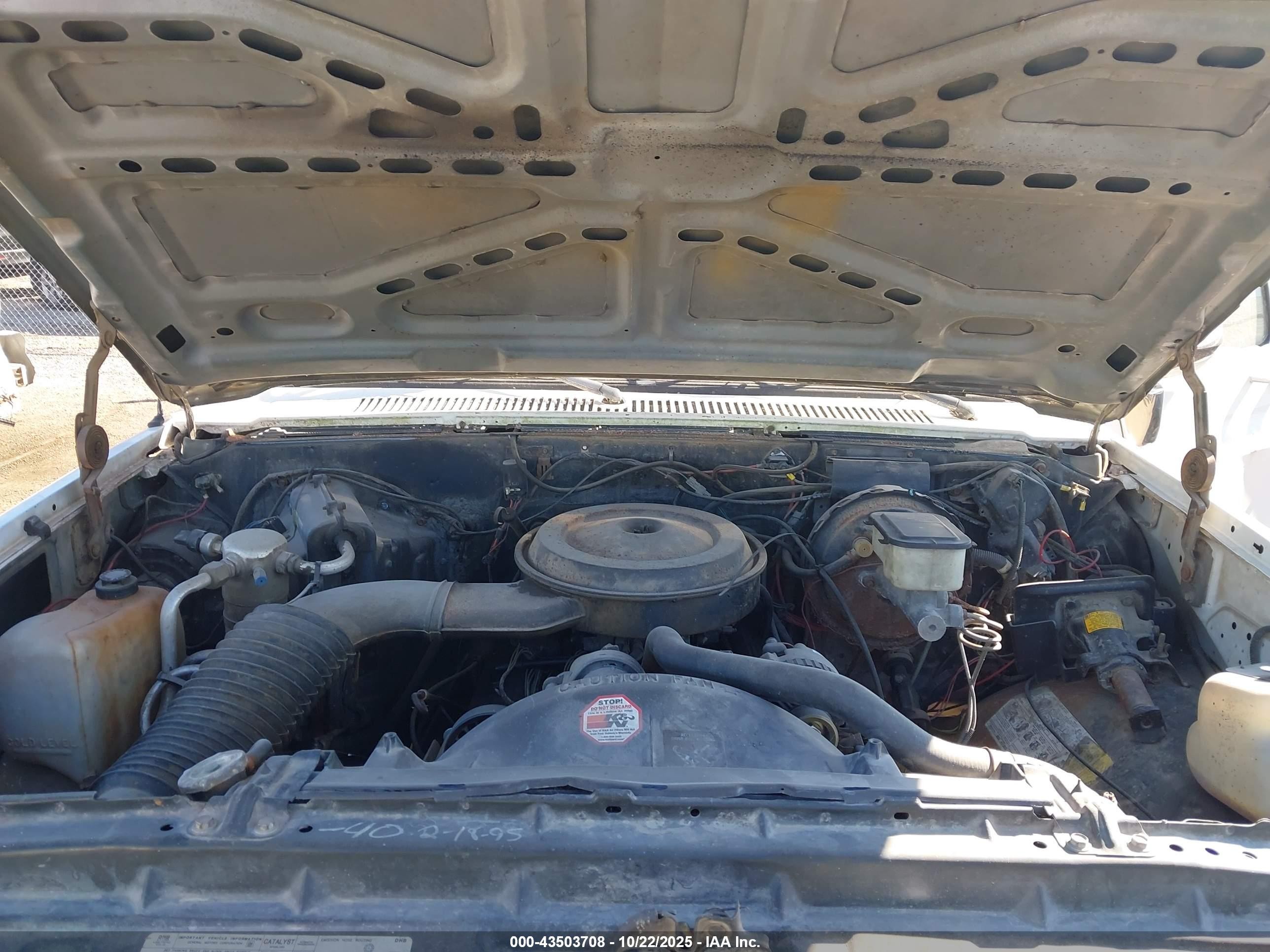 1989 Chevrolet Suburban V1500 Белый vin: 1GNEV16K1KF137333