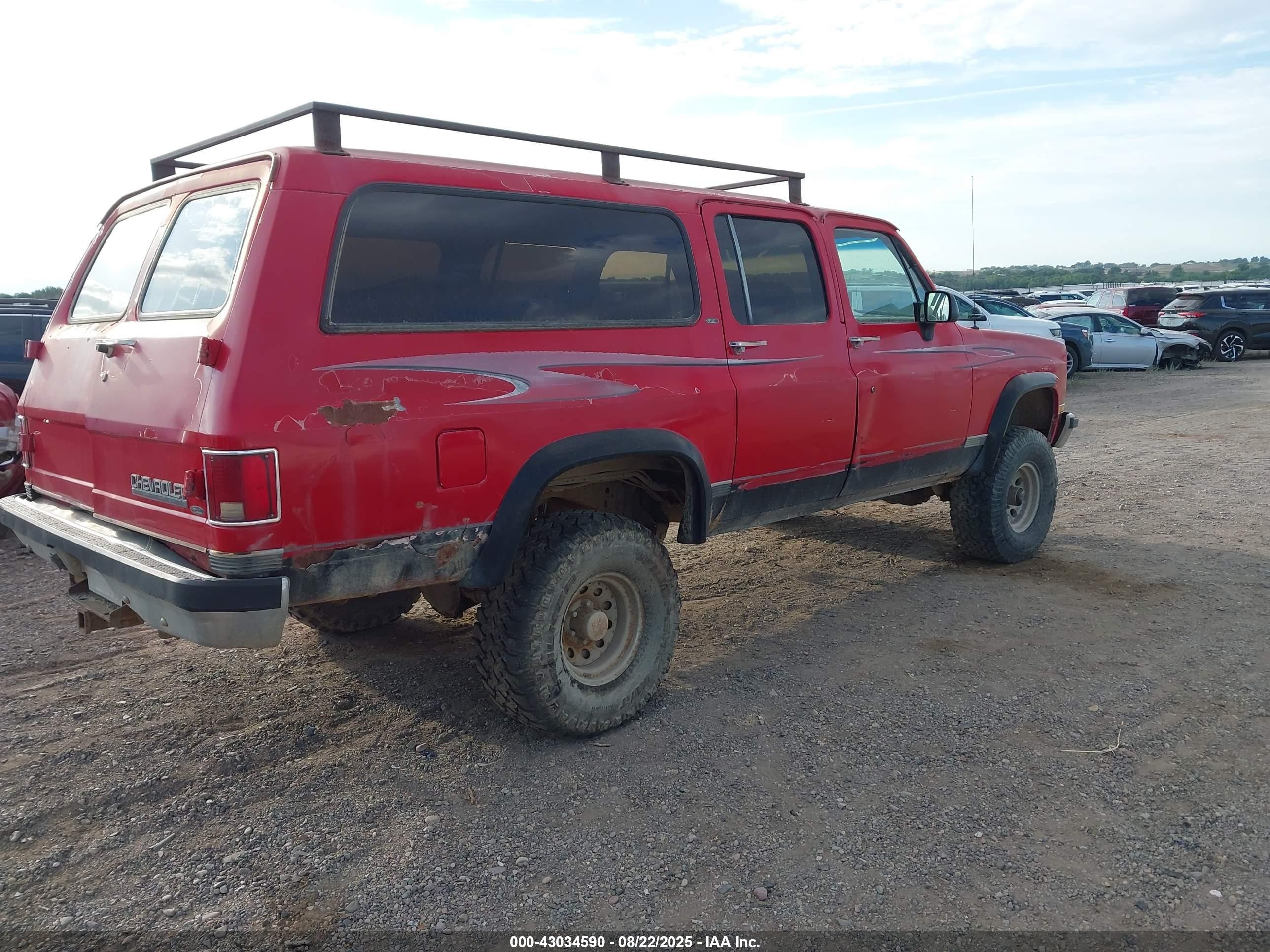 1990 Chevrolet Suburban V1500 Red vin: 1GNEV16K1LF120419