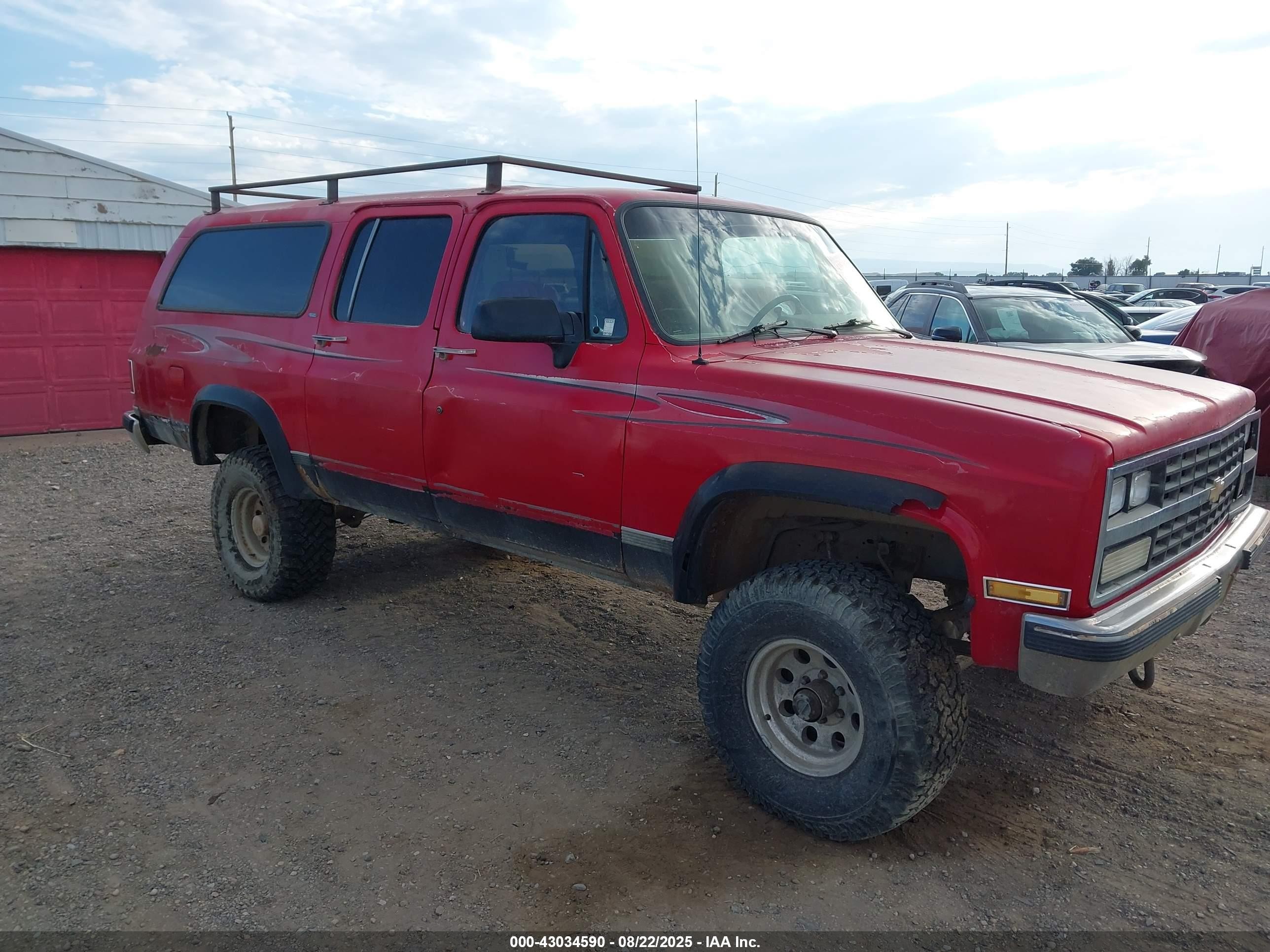 1990 Chevrolet Suburban V1500 Red vin: 1GNEV16K1LF120419