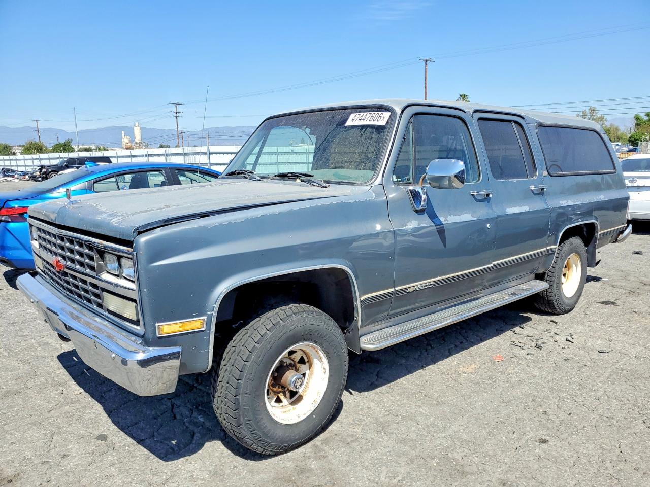 1990 Chevrolet Suburban V1500 Silver vin: 1GNEV16K1LF175324