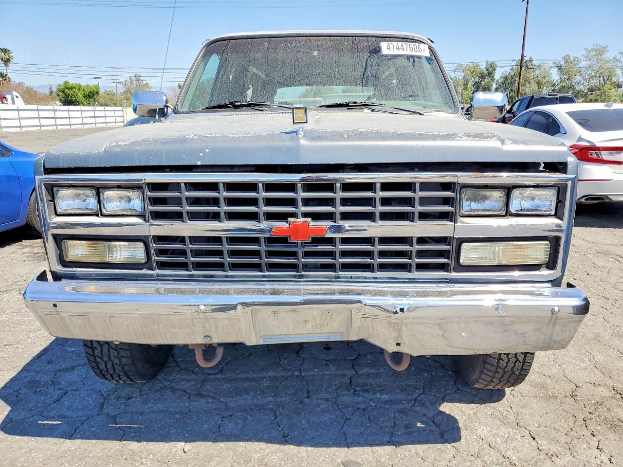 1990 Chevrolet Suburban V1500 Silver vin: 1GNEV16K1LF175324