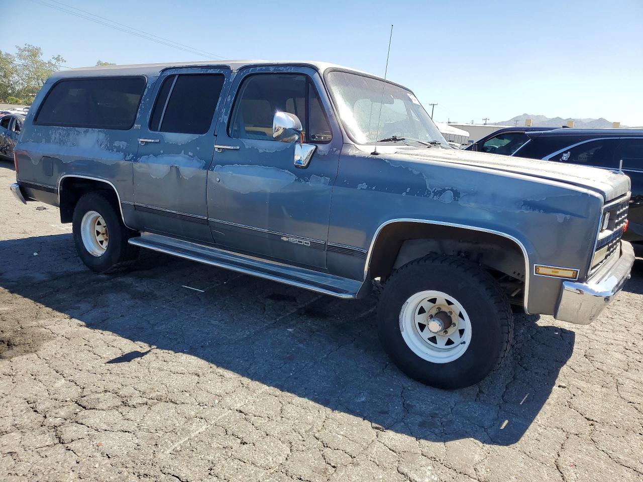 1990 Chevrolet Suburban V1500 Silver vin: 1GNEV16K1LF175324