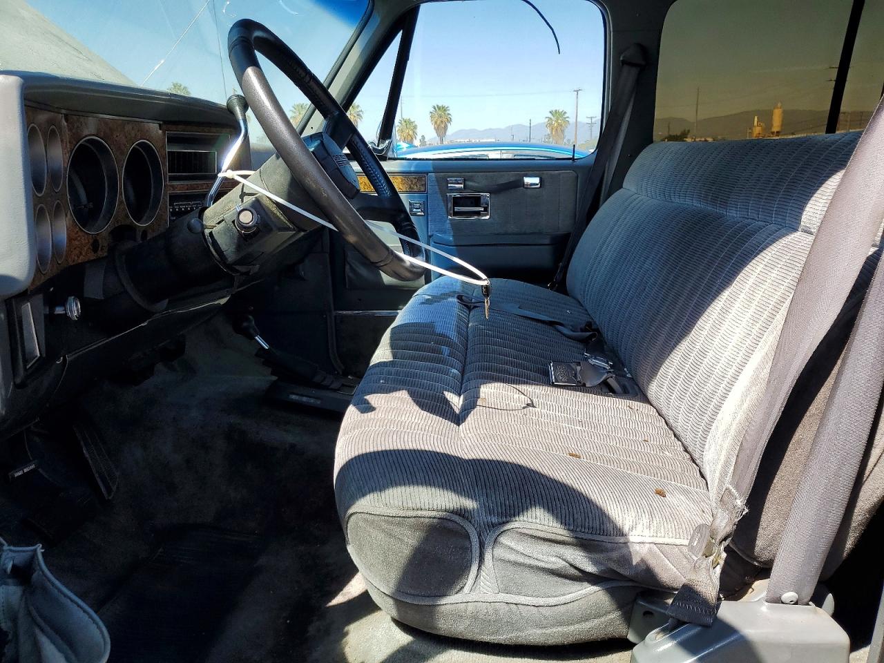 1990 Chevrolet Suburban V1500 Silver vin: 1GNEV16K1LF175324