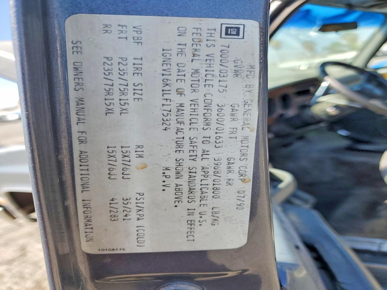 1990 Chevrolet Suburban V1500 Silver vin: 1GNEV16K1LF175324