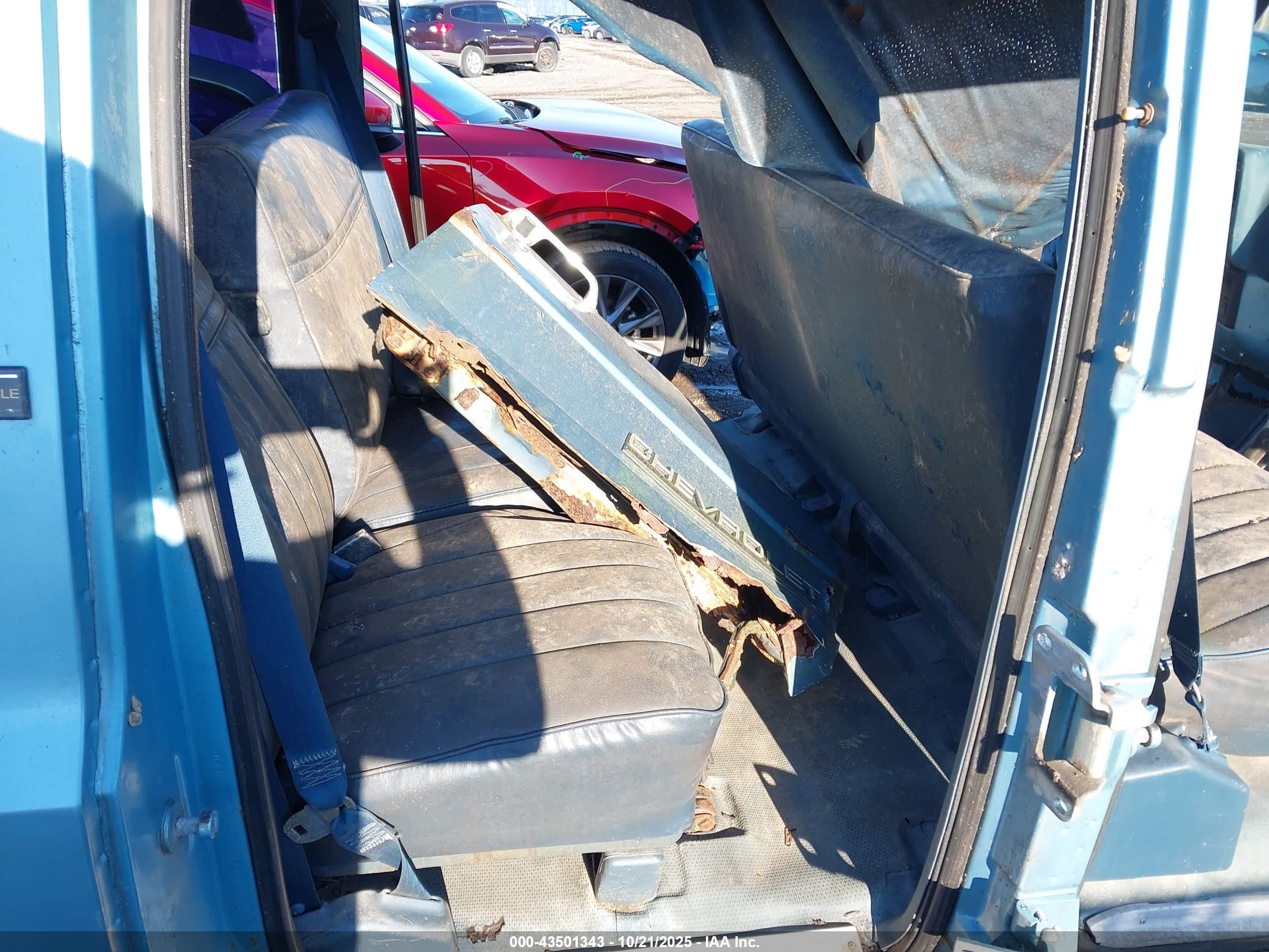 1991 Chevrolet Suburban V1500 Blue vin: 1GNEV16K2MF131141