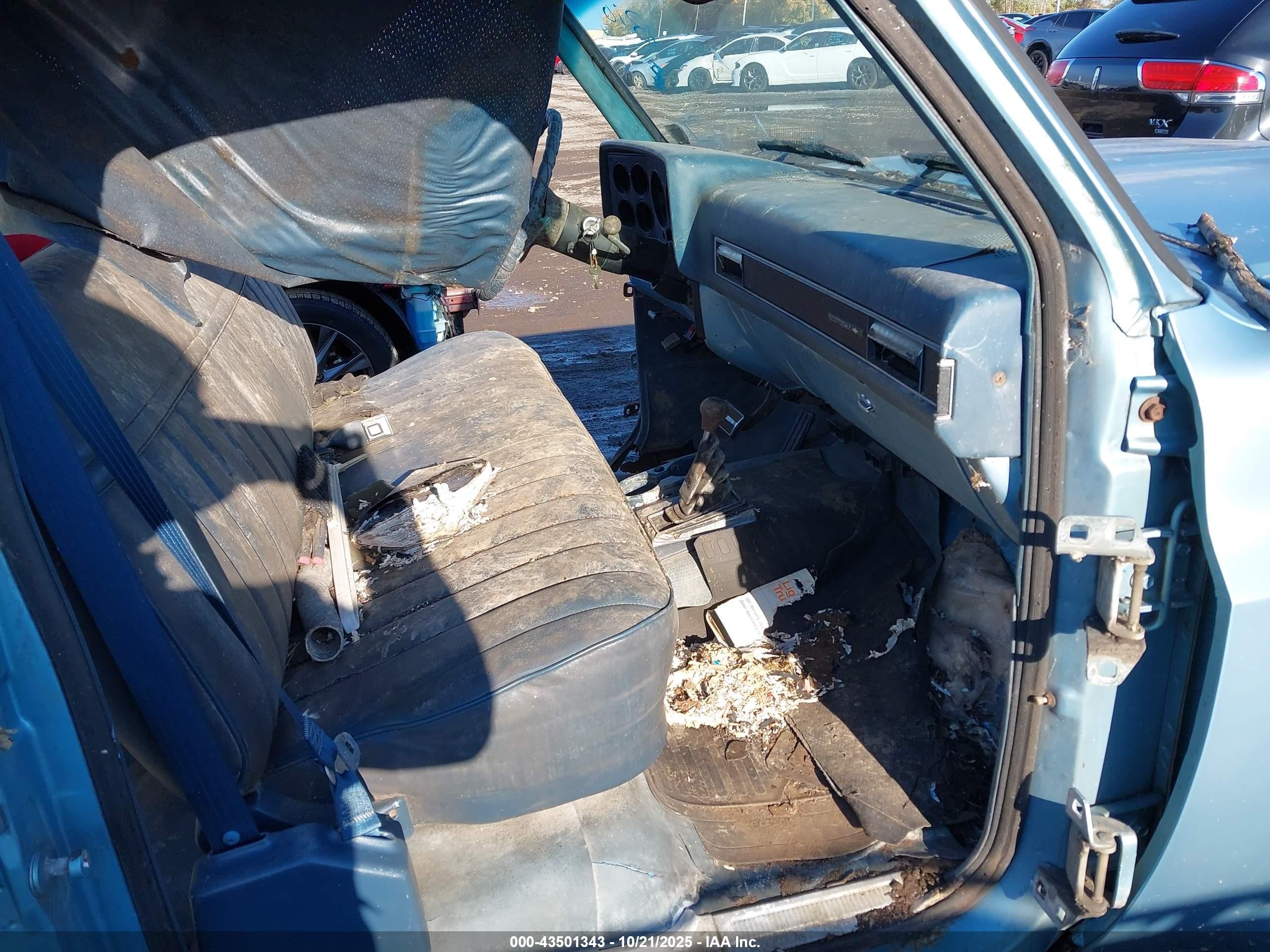 1991 Chevrolet Suburban V1500 Blue vin: 1GNEV16K2MF131141