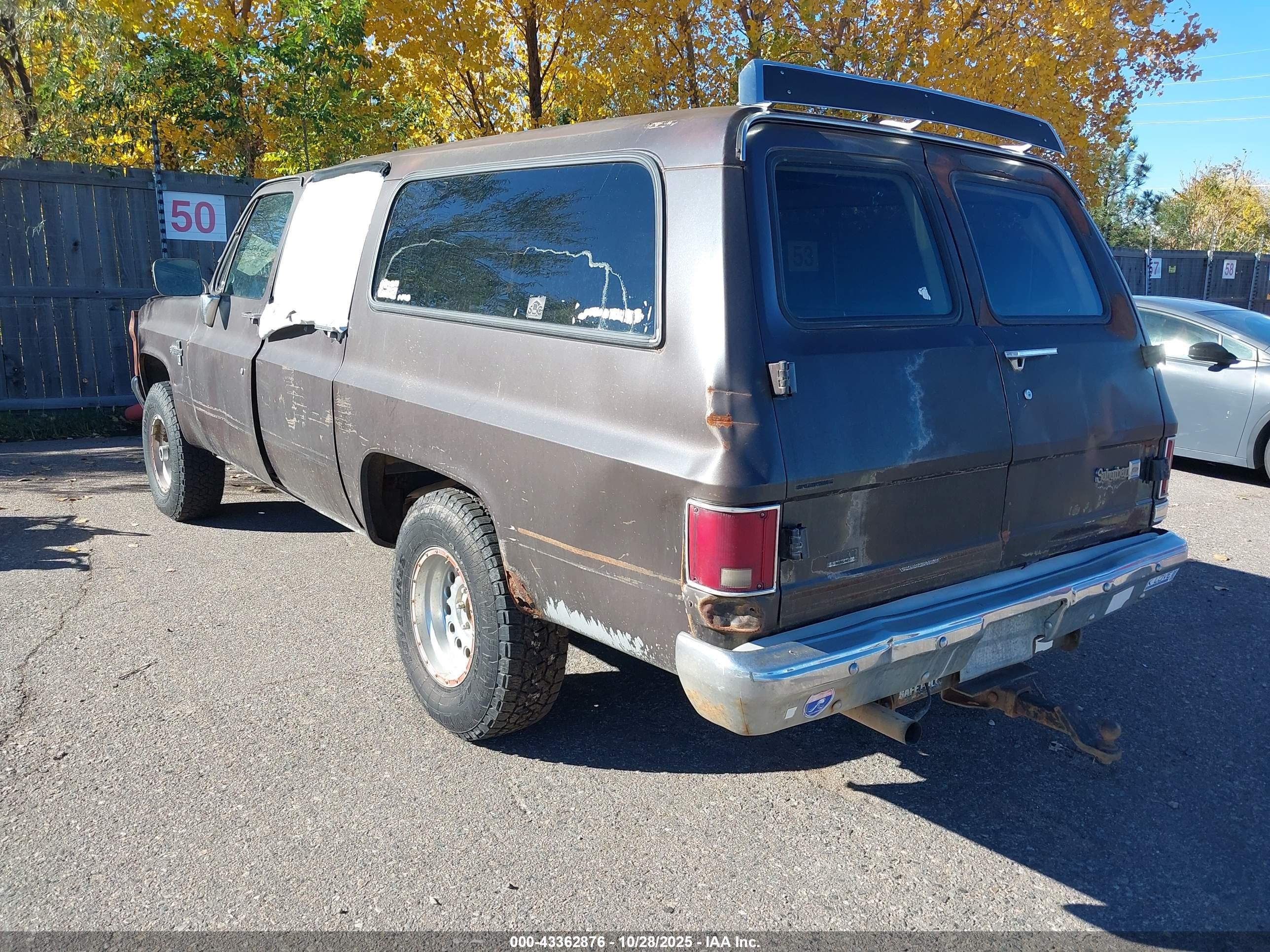 1987 Chevrolet Suburban V10 Коричневый vin: 1GNEV16K5HF131852