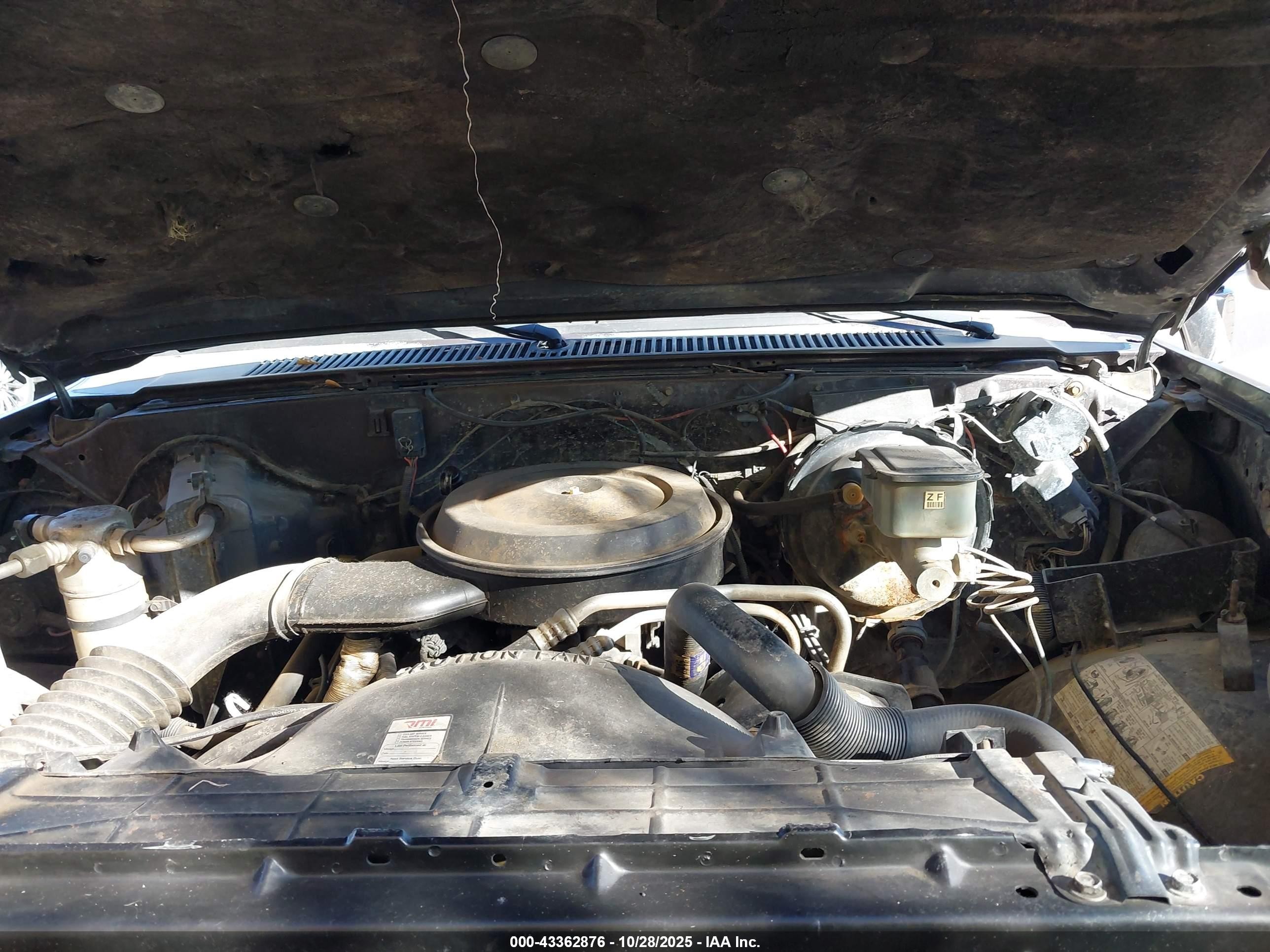 1987 Chevrolet Suburban V10 Коричневый vin: 1GNEV16K5HF131852