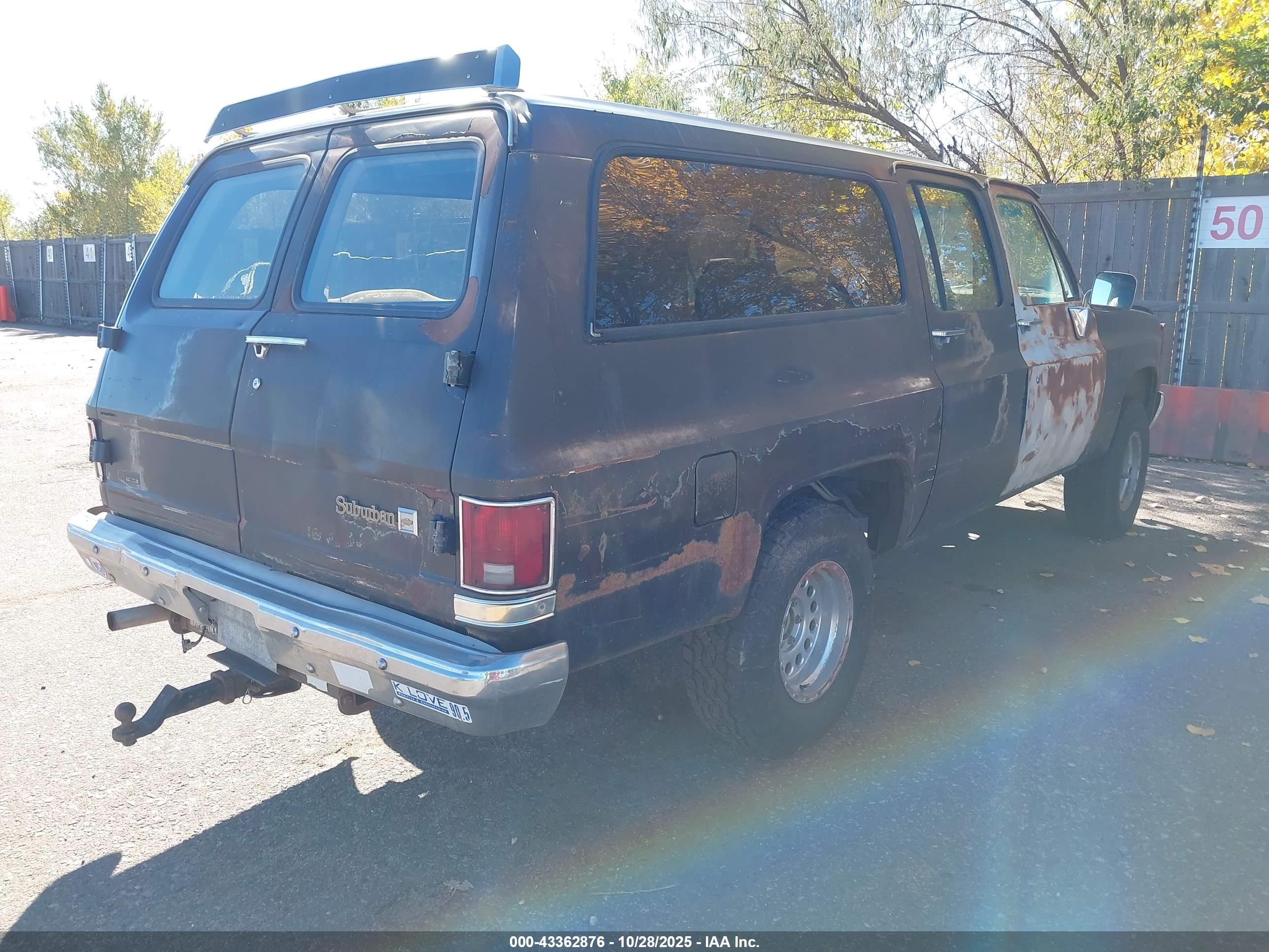 1987 Chevrolet Suburban V10 Коричневый vin: 1GNEV16K5HF131852