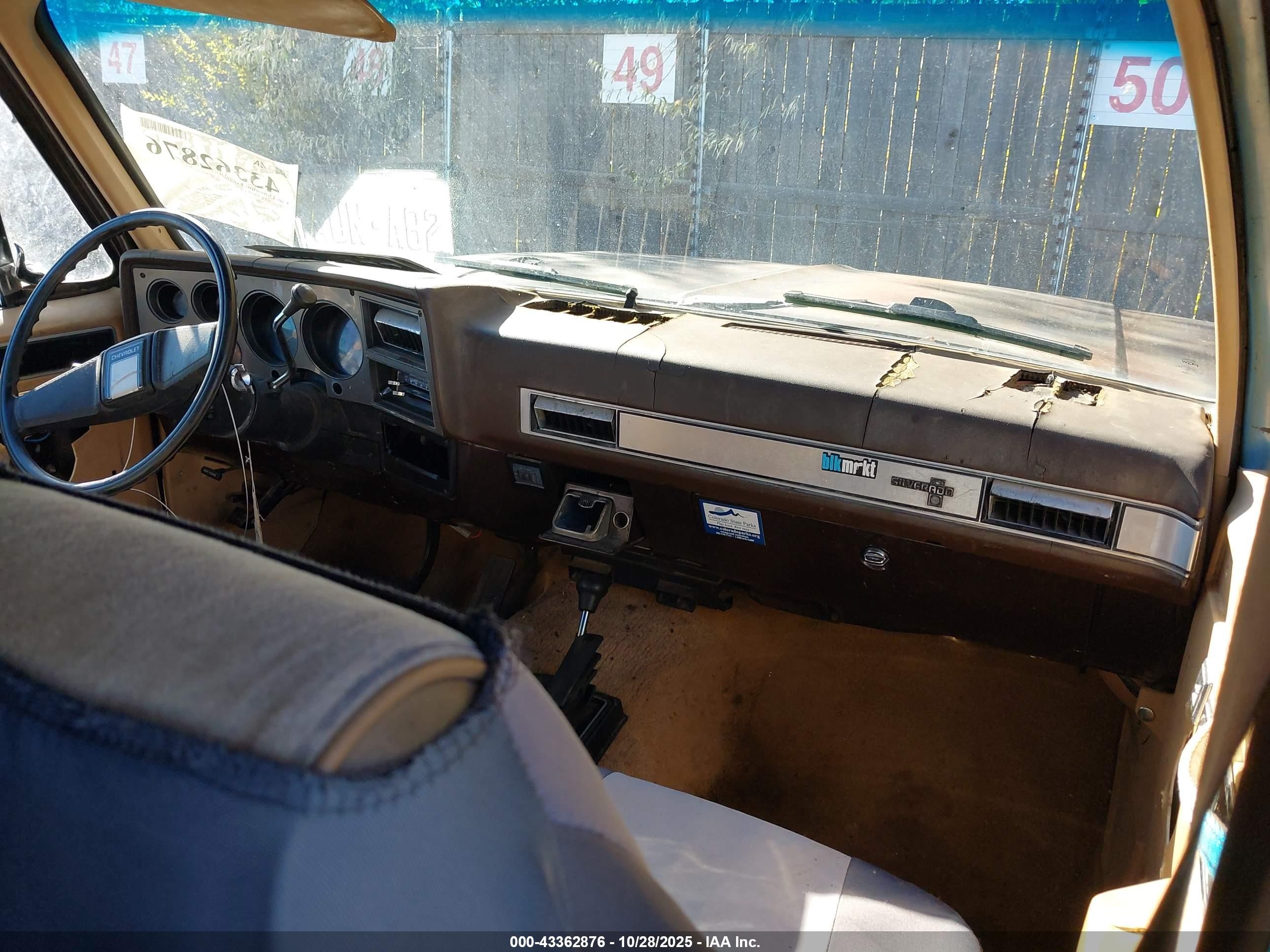 1987 Chevrolet Suburban V10 Коричневый vin: 1GNEV16K5HF131852