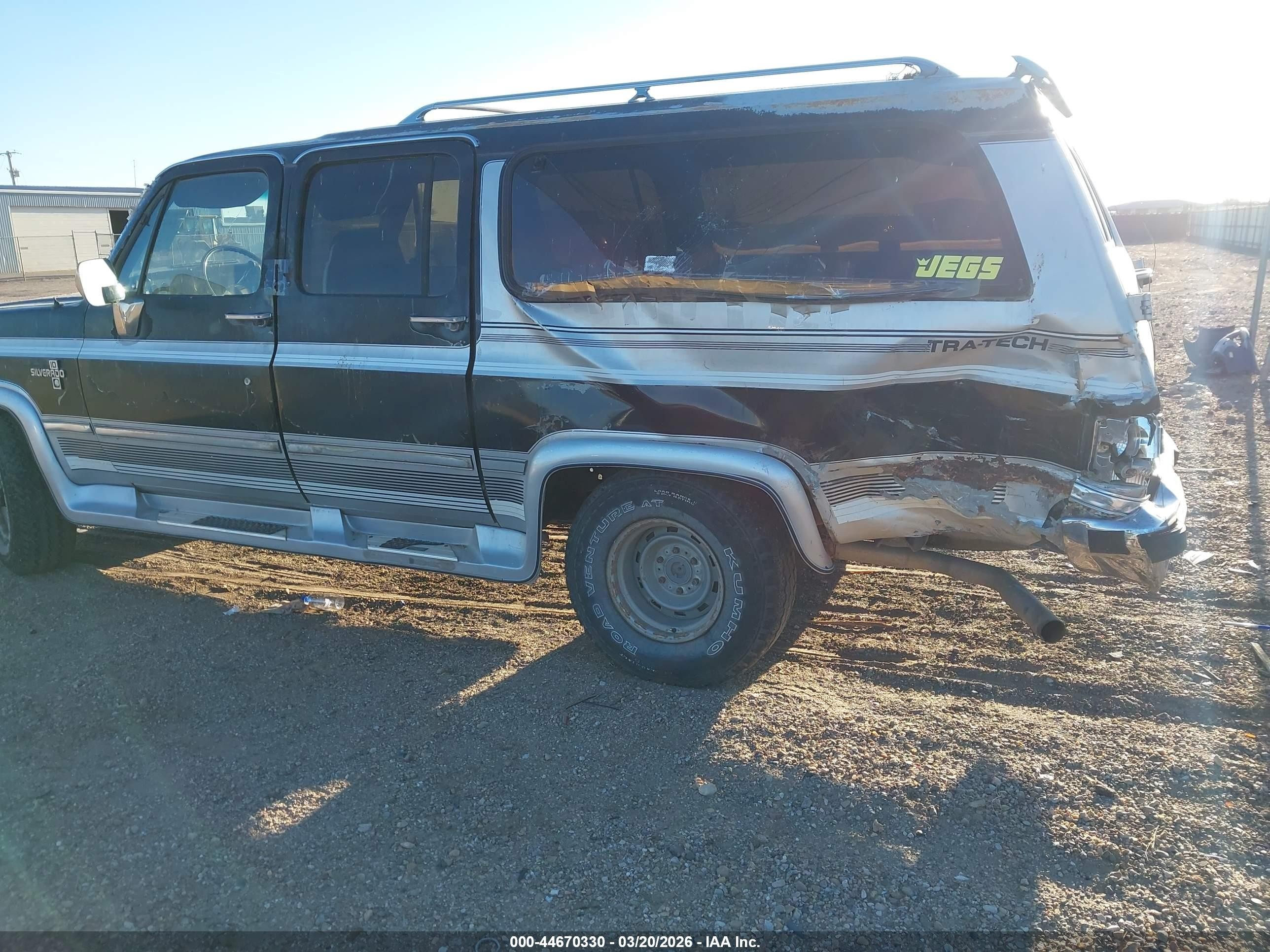 1988 Chevrolet Suburban V10 Blue vin: 1GNEV16K5JF176215