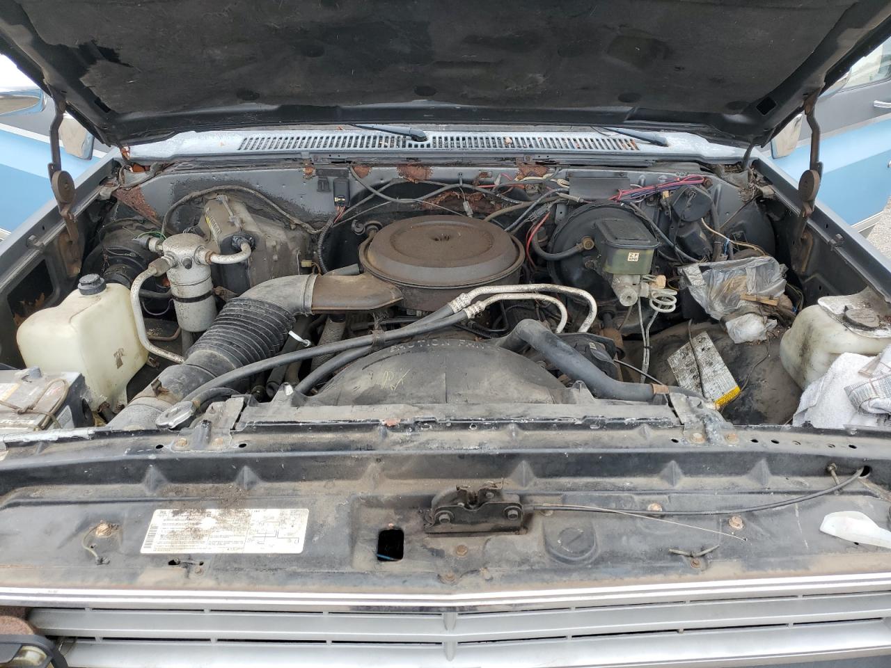 1987 Chevrolet Suburban V10 Blue vin: 1GNEV16K7HF132095