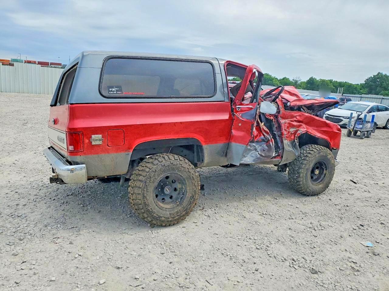 1987 Chevrolet Blazer V10 Красный vin: 1GNEV18C1HF145186