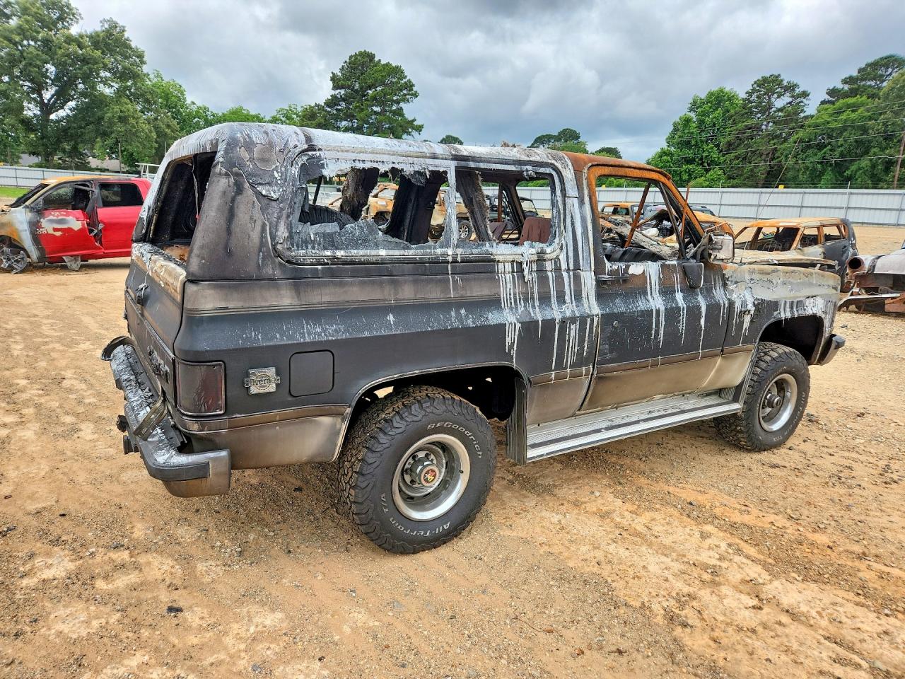 1988 Chevrolet Blazer V10 Burn vin: 1GNEV18K8JF133758